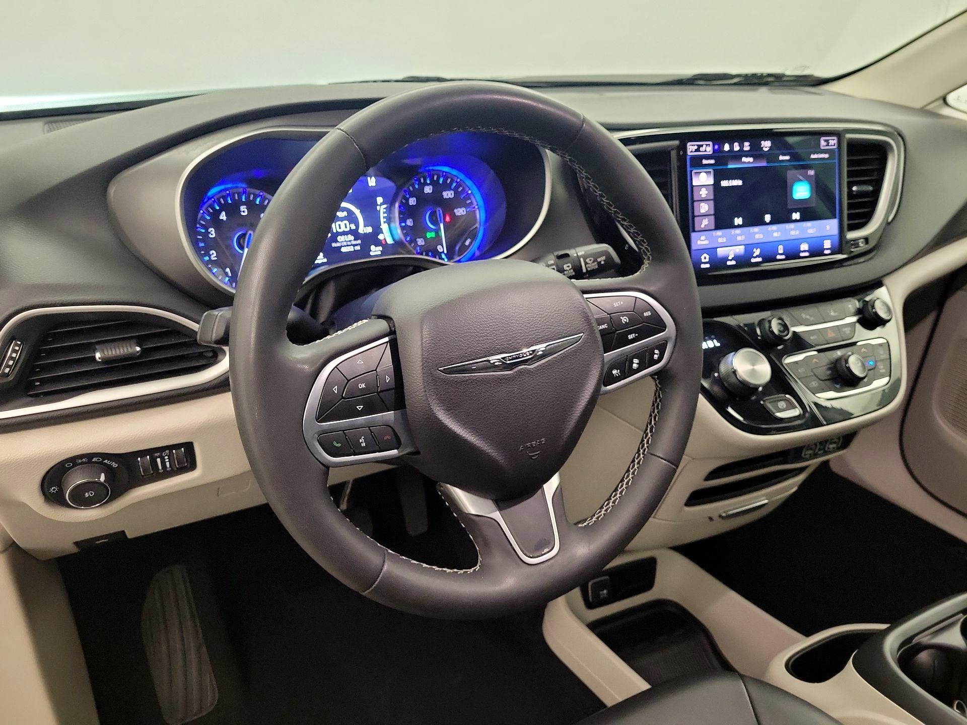 Thumbnail: 2023 Chrysler Pacifica - 9