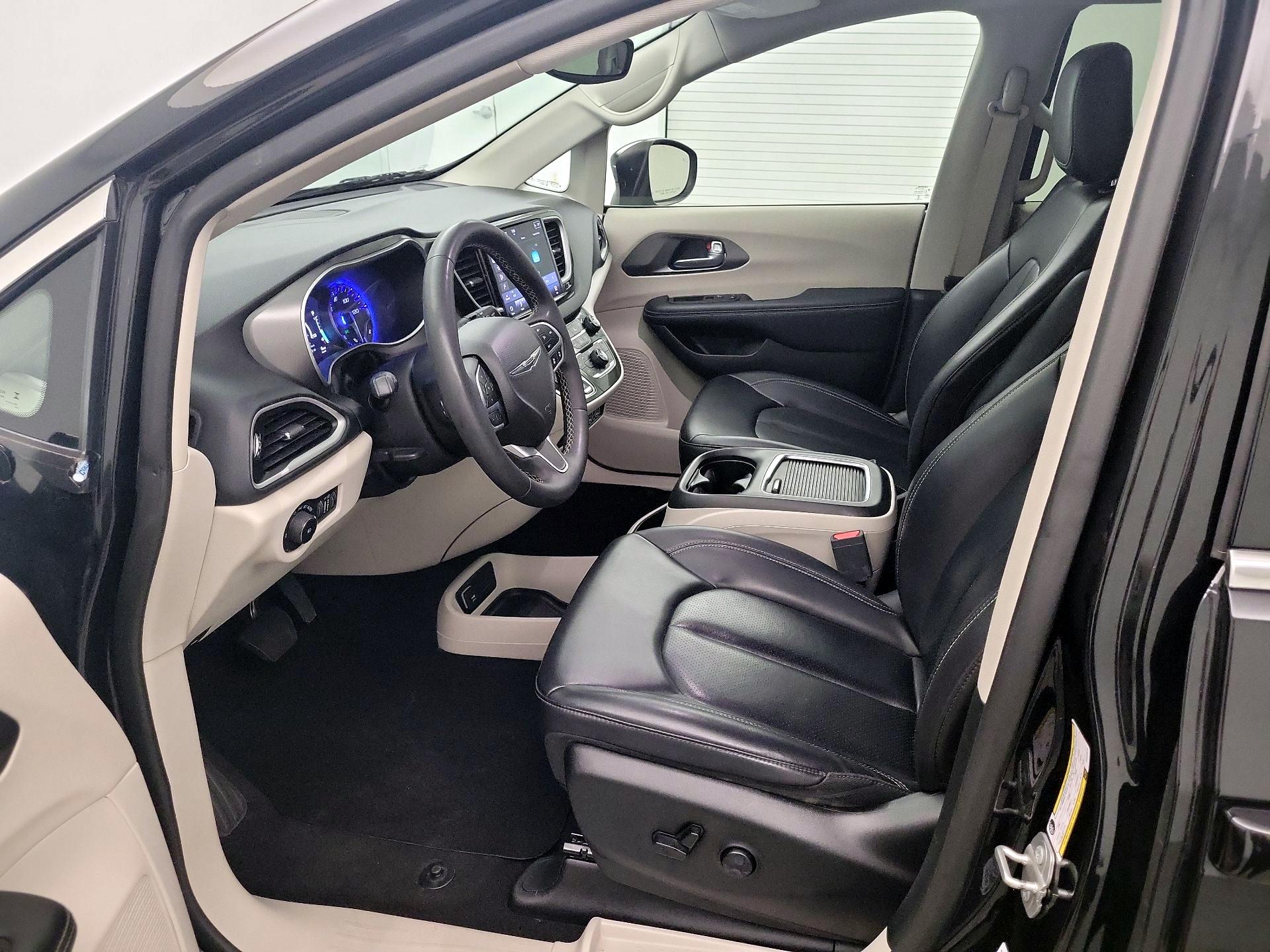 Thumbnail: 2023 Chrysler Pacifica - 11