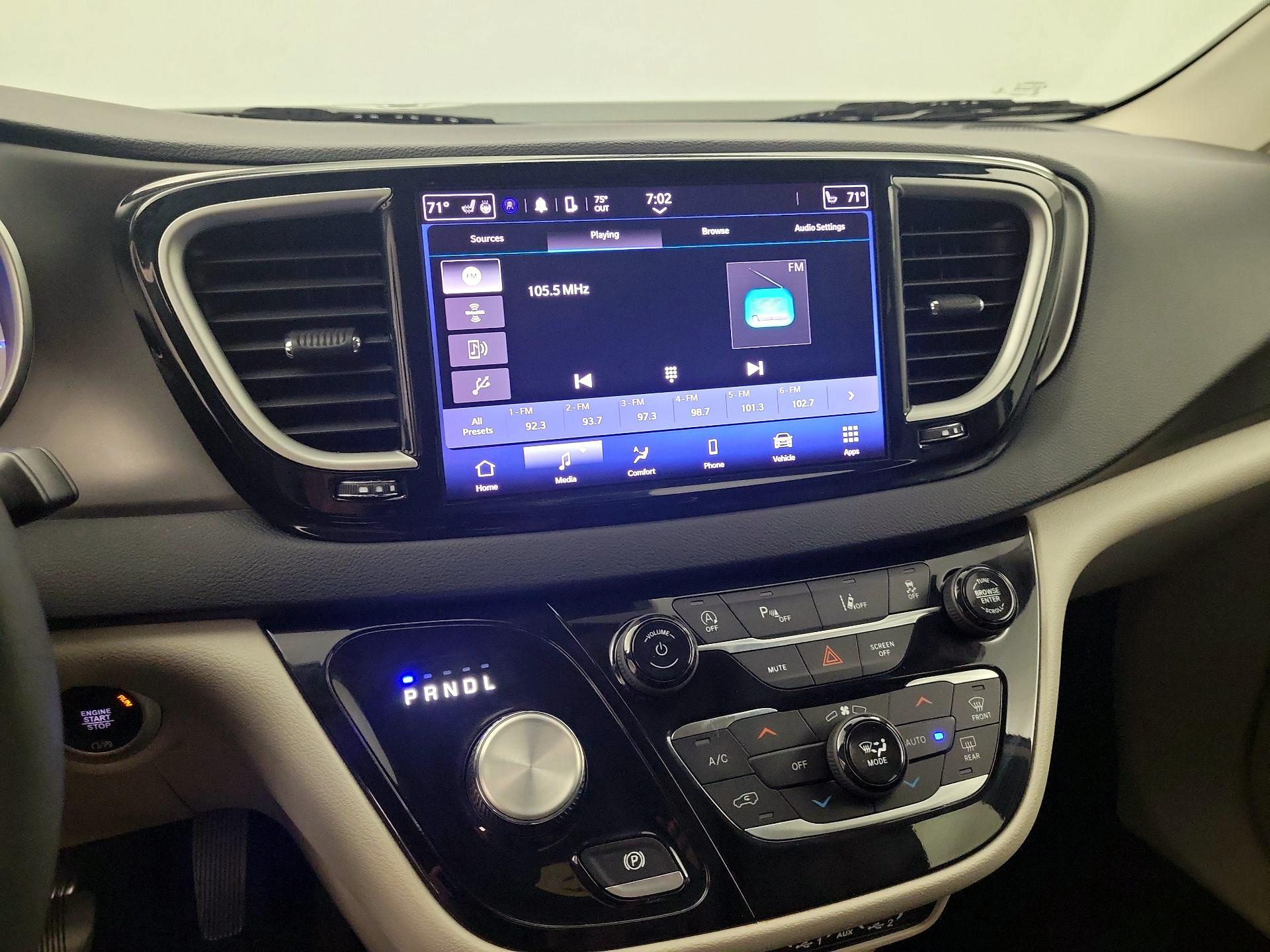 Thumbnail: 2023 Chrysler Pacifica - 14