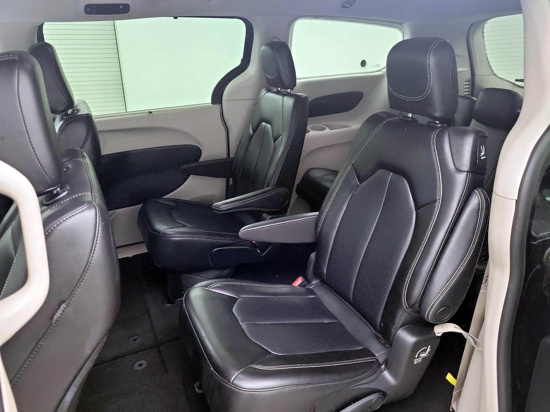Thumbnail: 2023 Chrysler Pacifica - 18