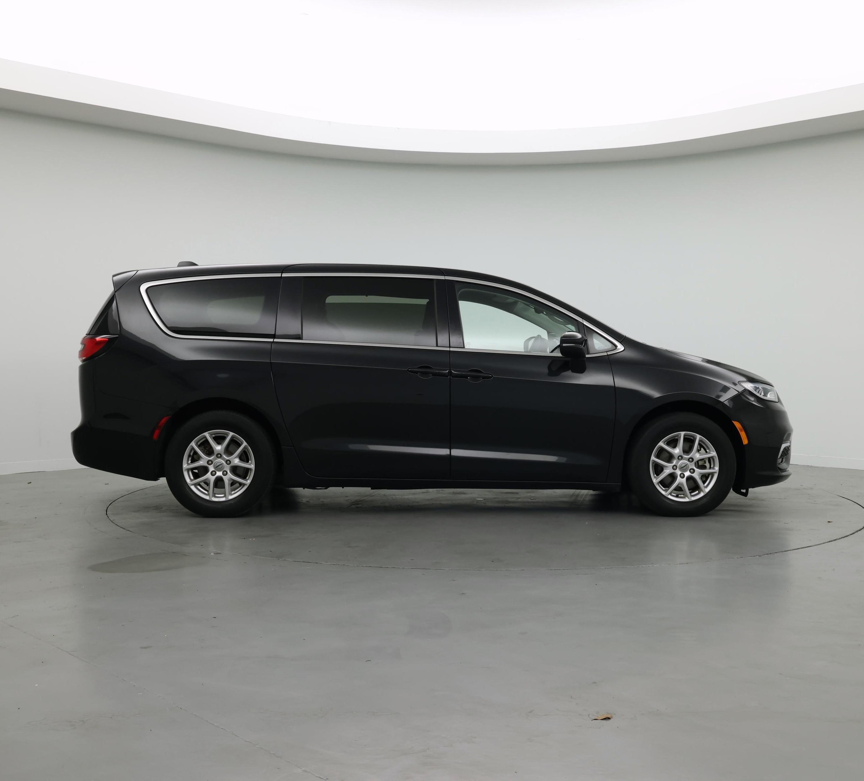 Thumbnail: 2023 Chrysler Pacifica - 7