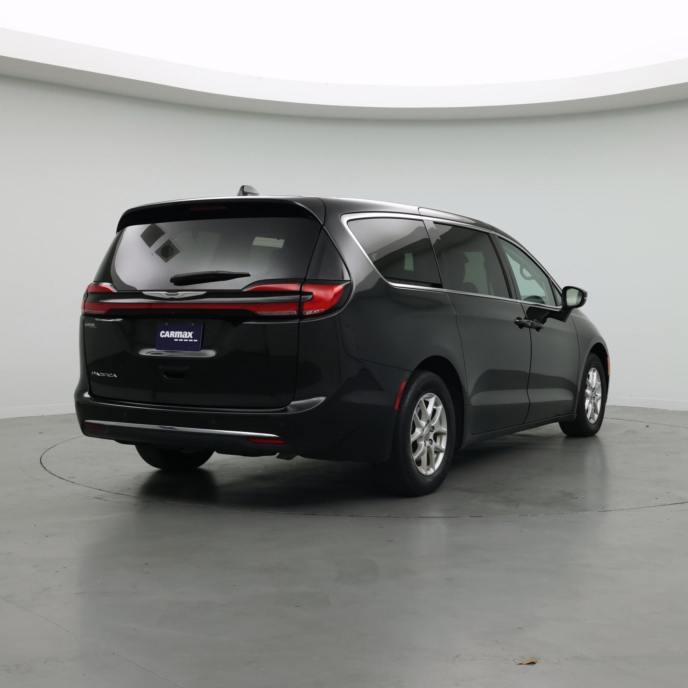 Thumbnail: 2023 Chrysler Pacifica - 8