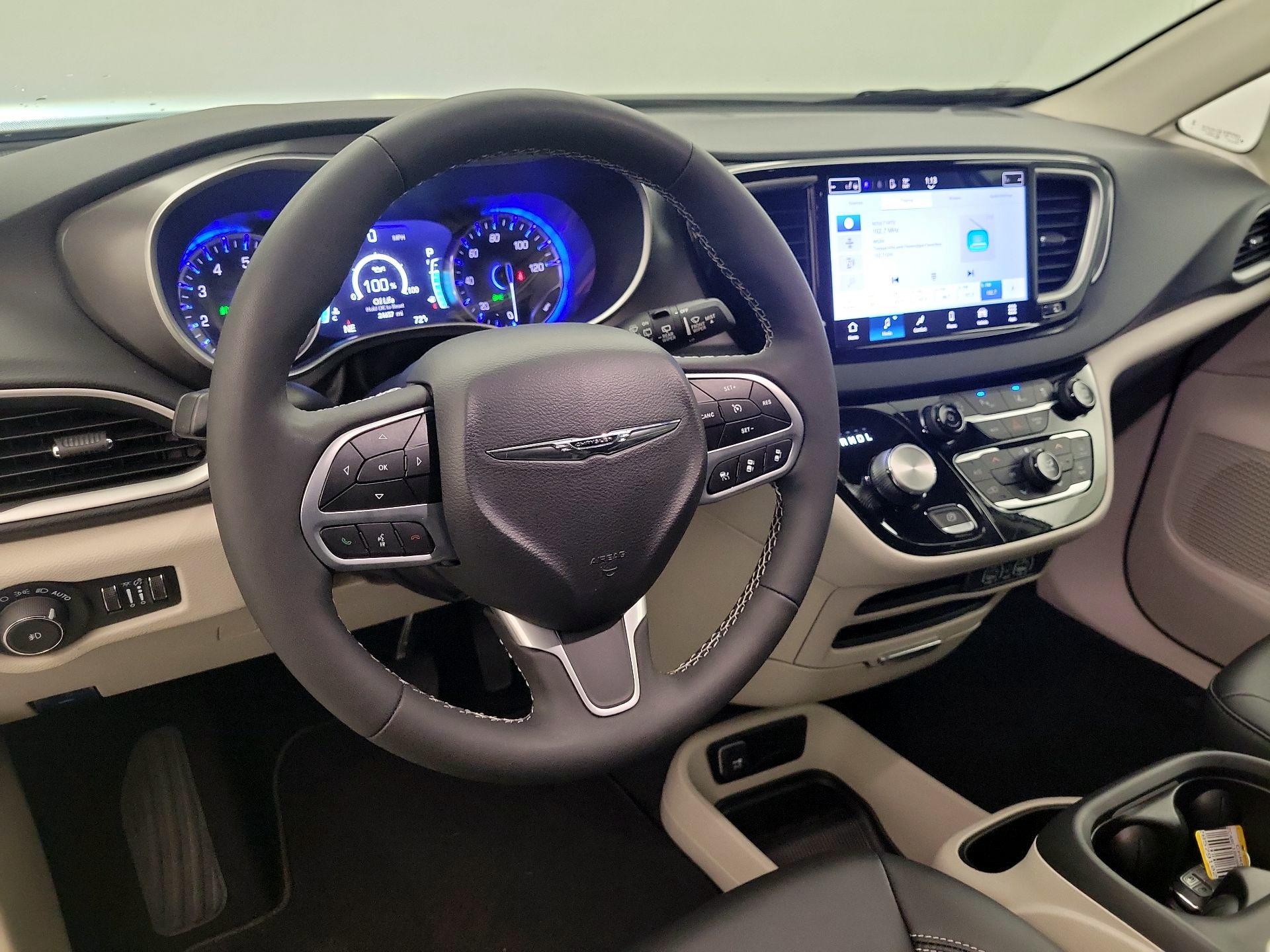 Thumbnail: 2024 Chrysler Pacifica - 9