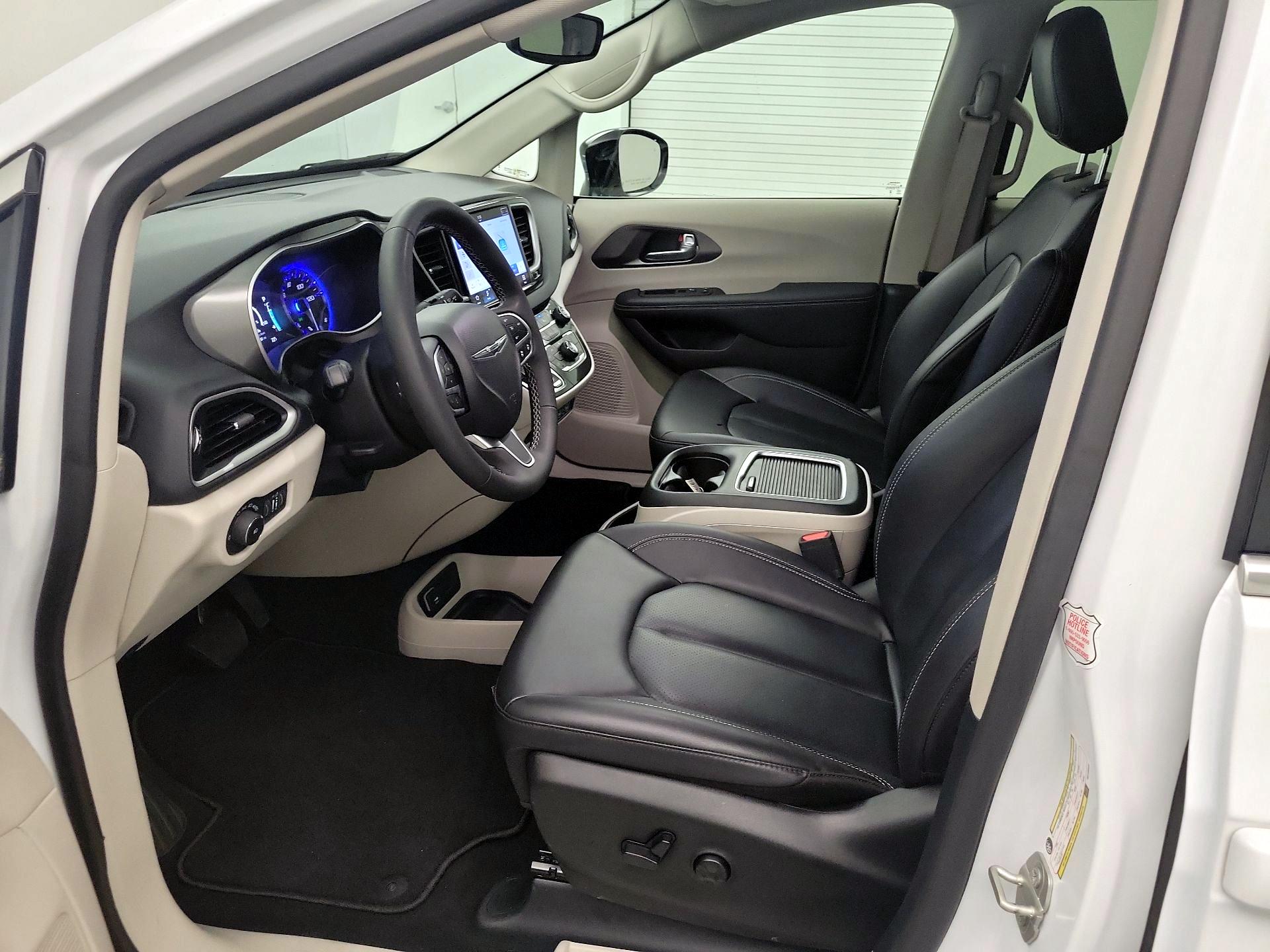 Thumbnail: 2024 Chrysler Pacifica - 11