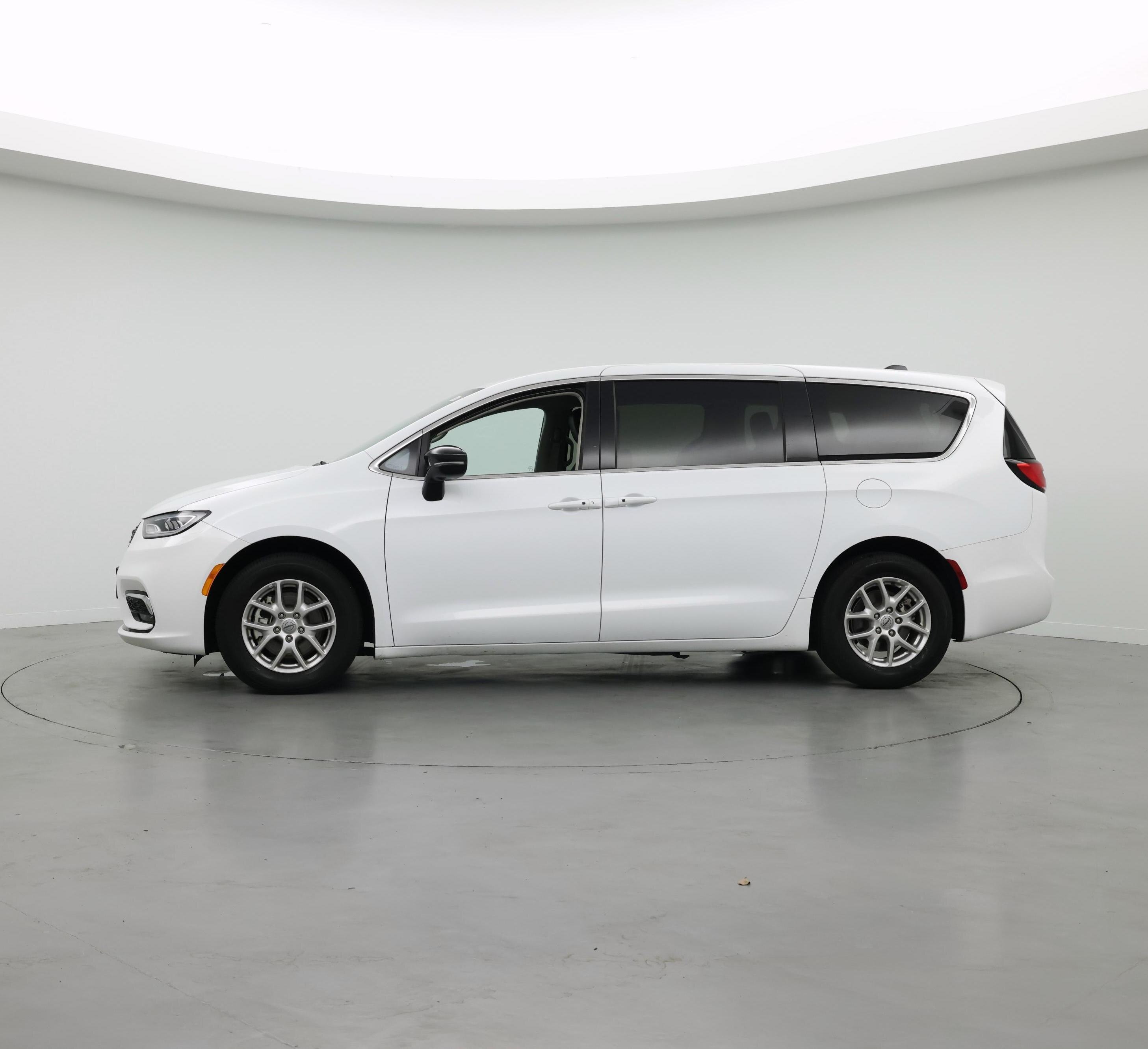 Thumbnail: 2024 Chrysler Pacifica - 3