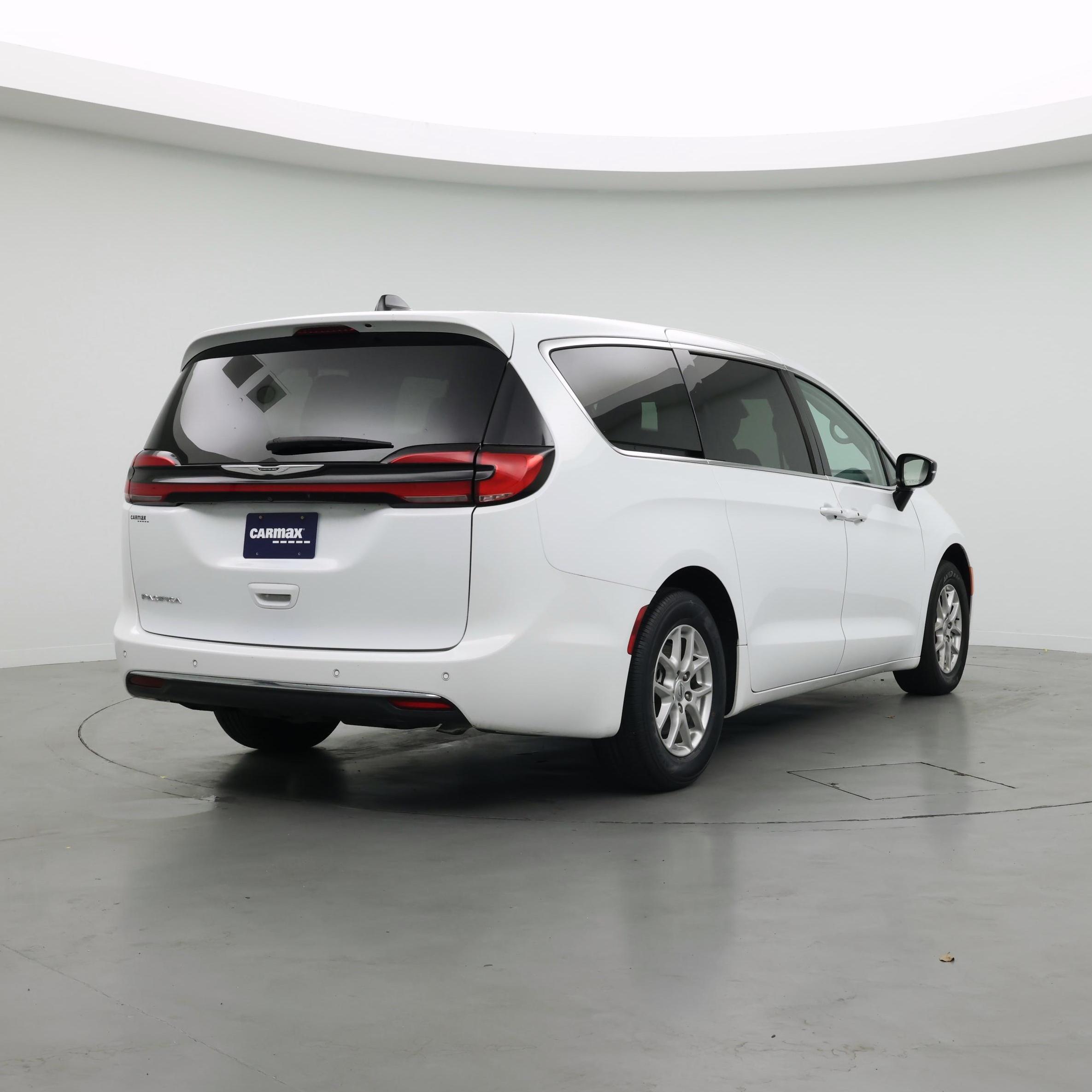 Thumbnail: 2024 Chrysler Pacifica - 8