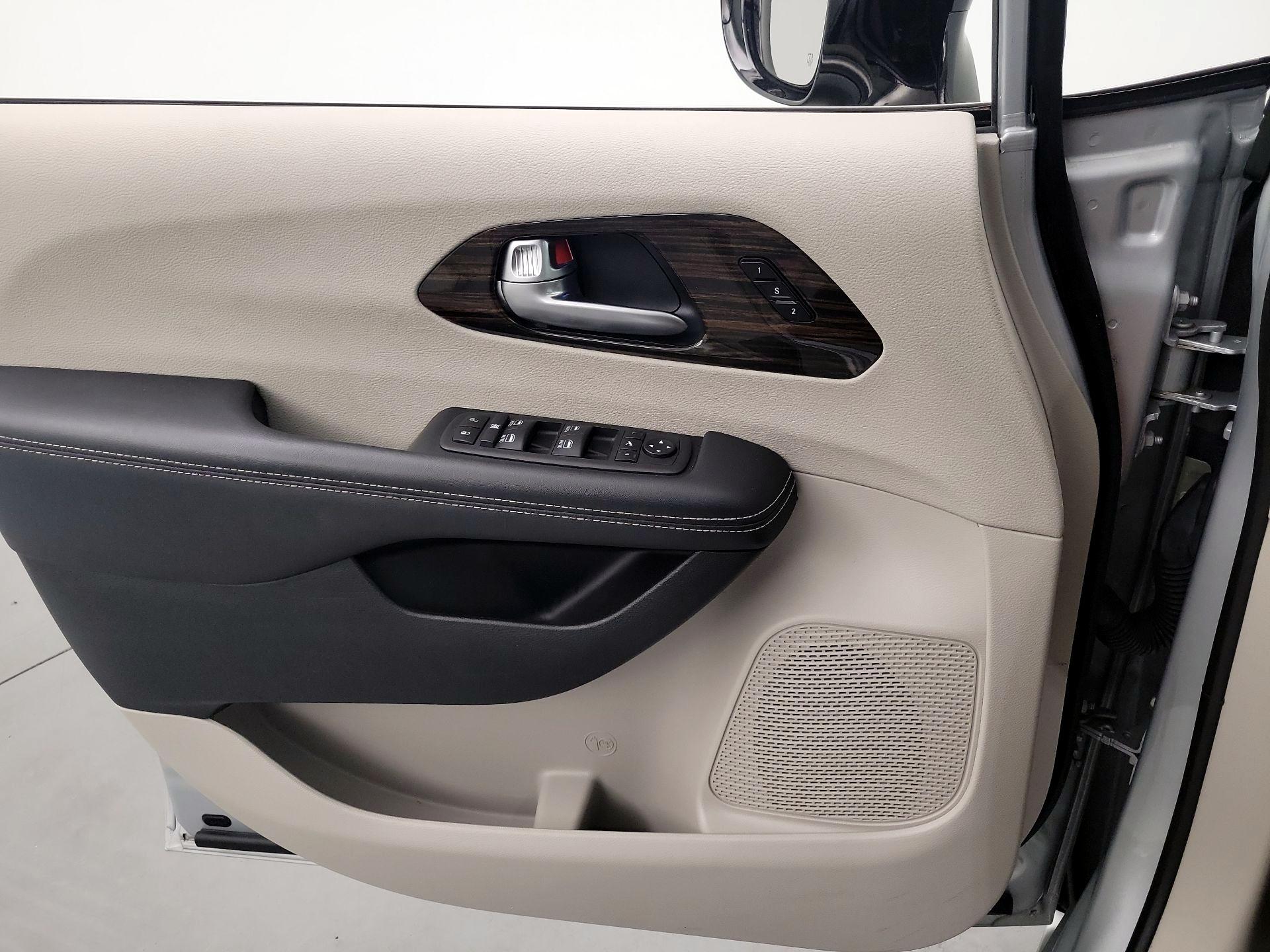 Thumbnail: 2024 Chrysler Pacifica - 12