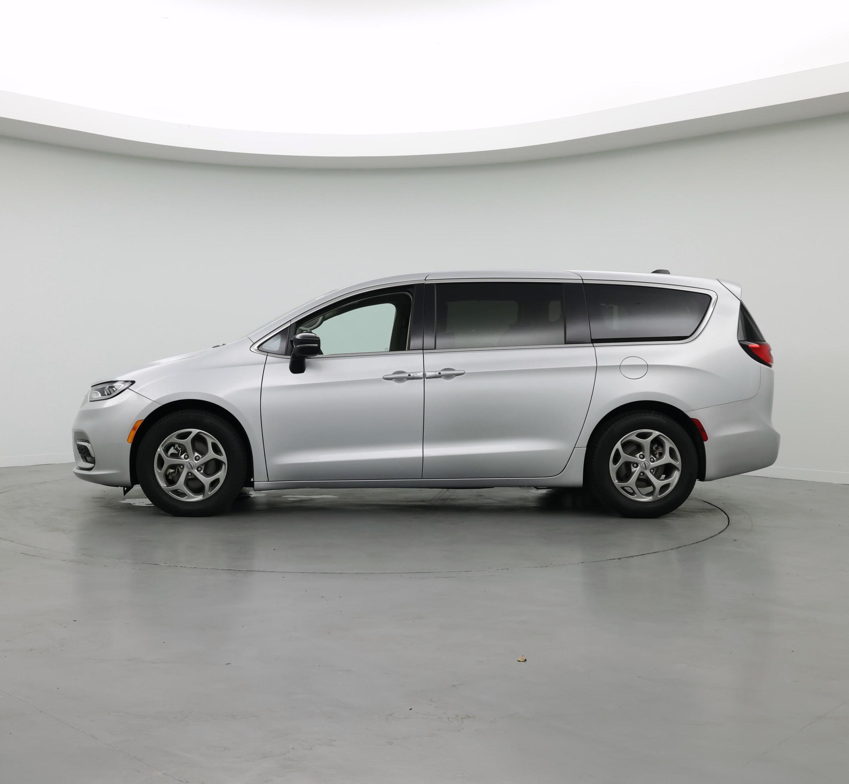 Thumbnail: 2024 Chrysler Pacifica - 3