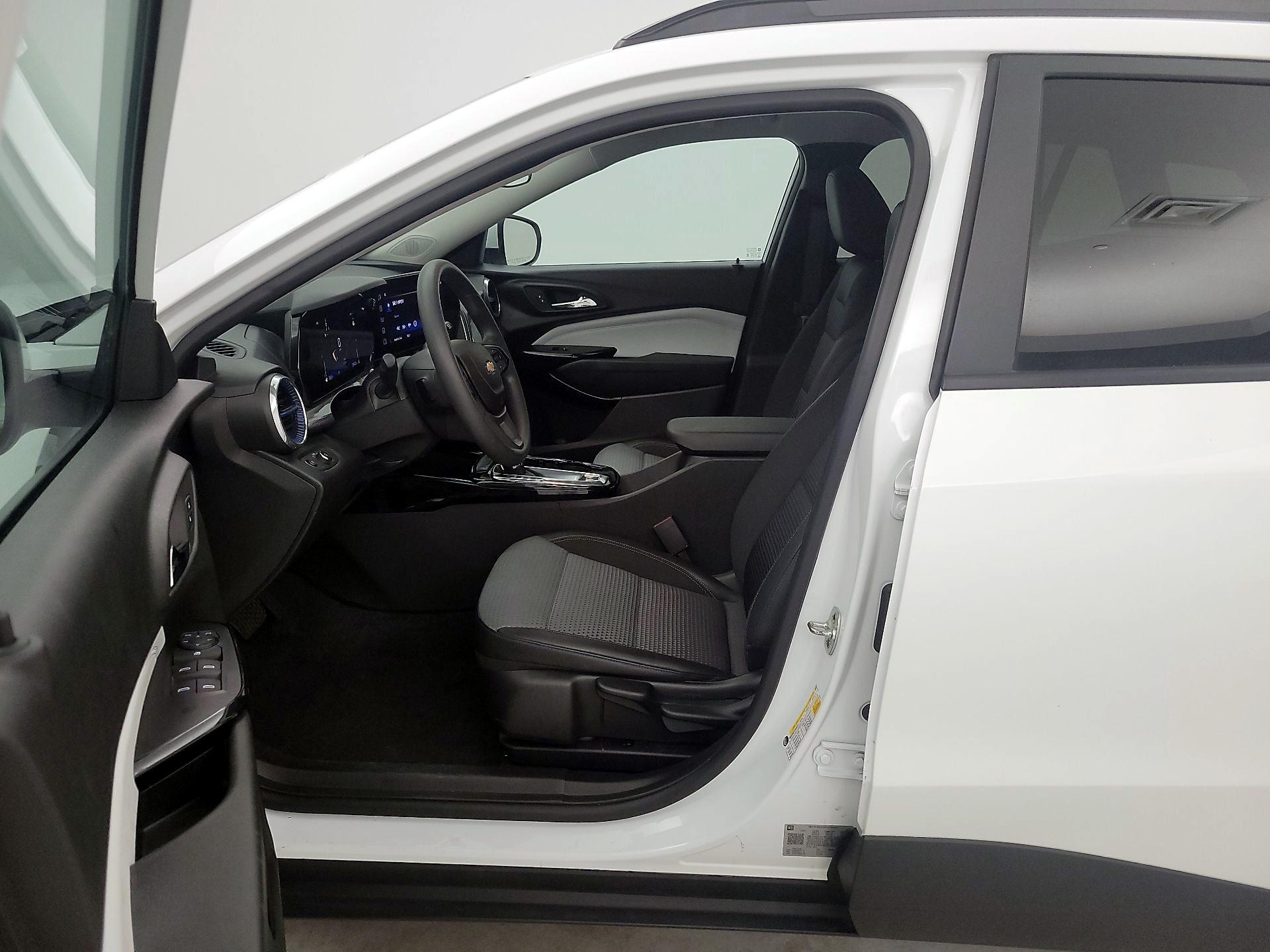 Thumbnail: 2025 Chevrolet Trax - 9