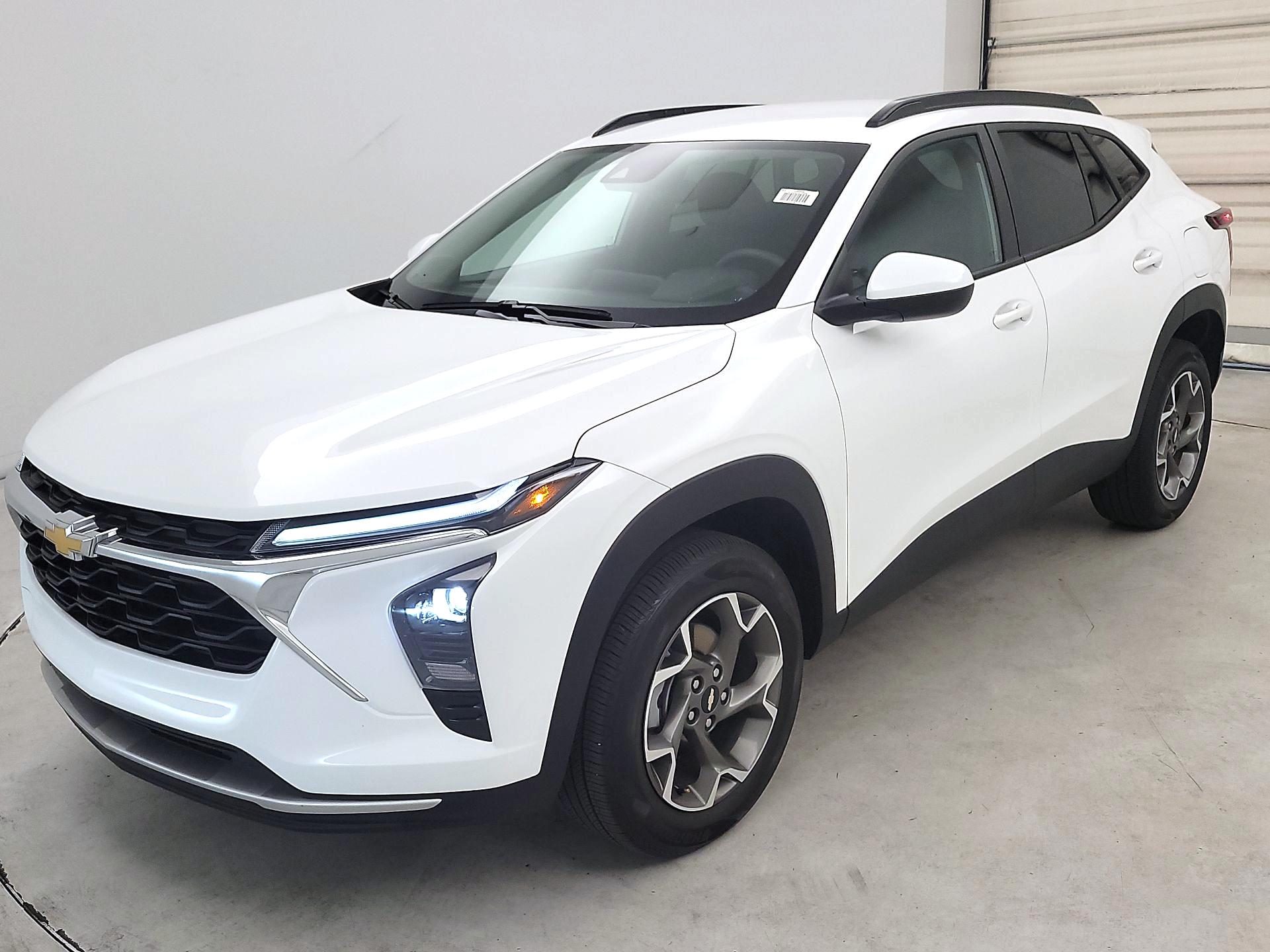Thumbnail: 2025 Chevrolet Trax - 3