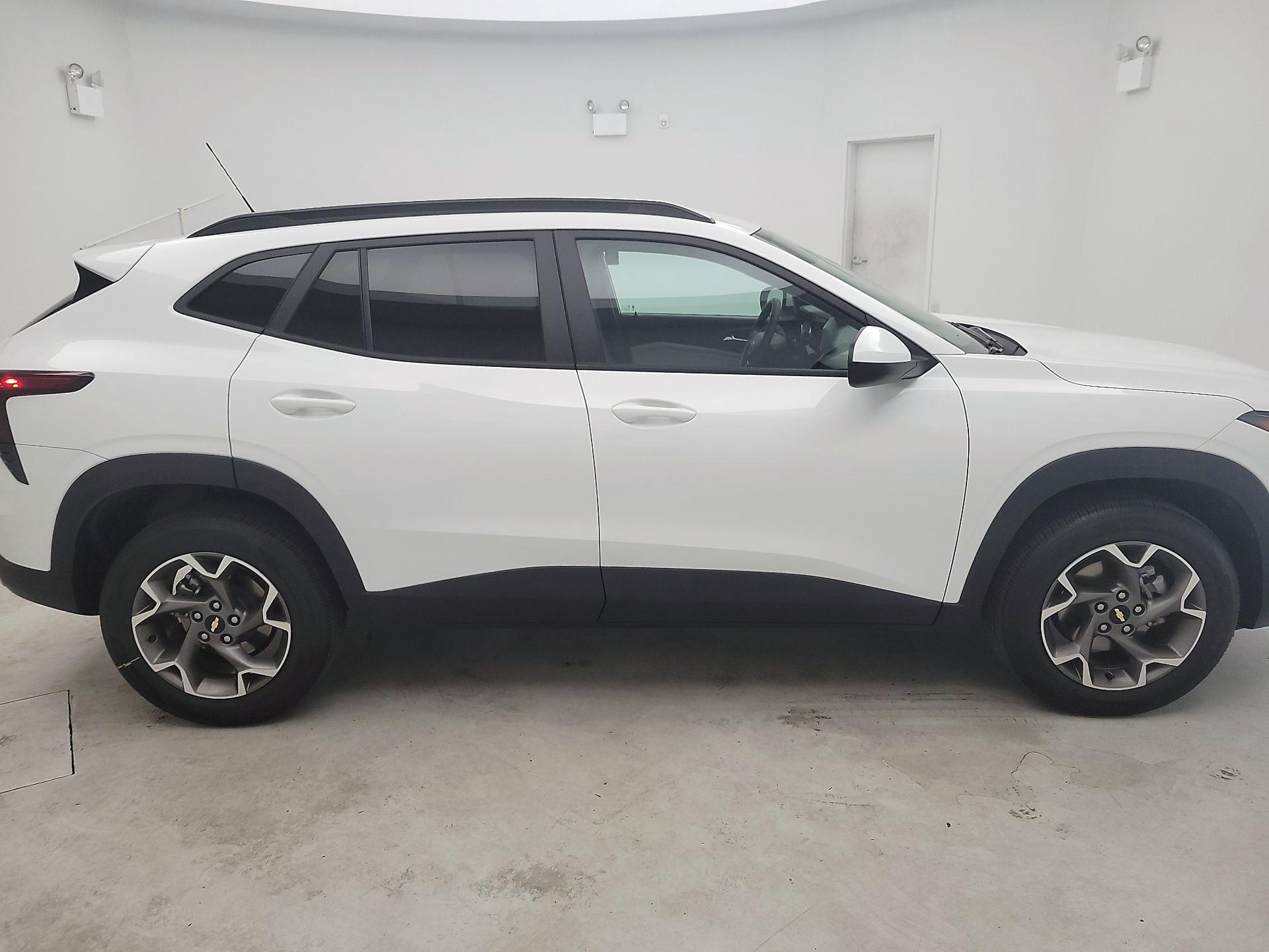 Thumbnail: 2025 Chevrolet Trax - 4