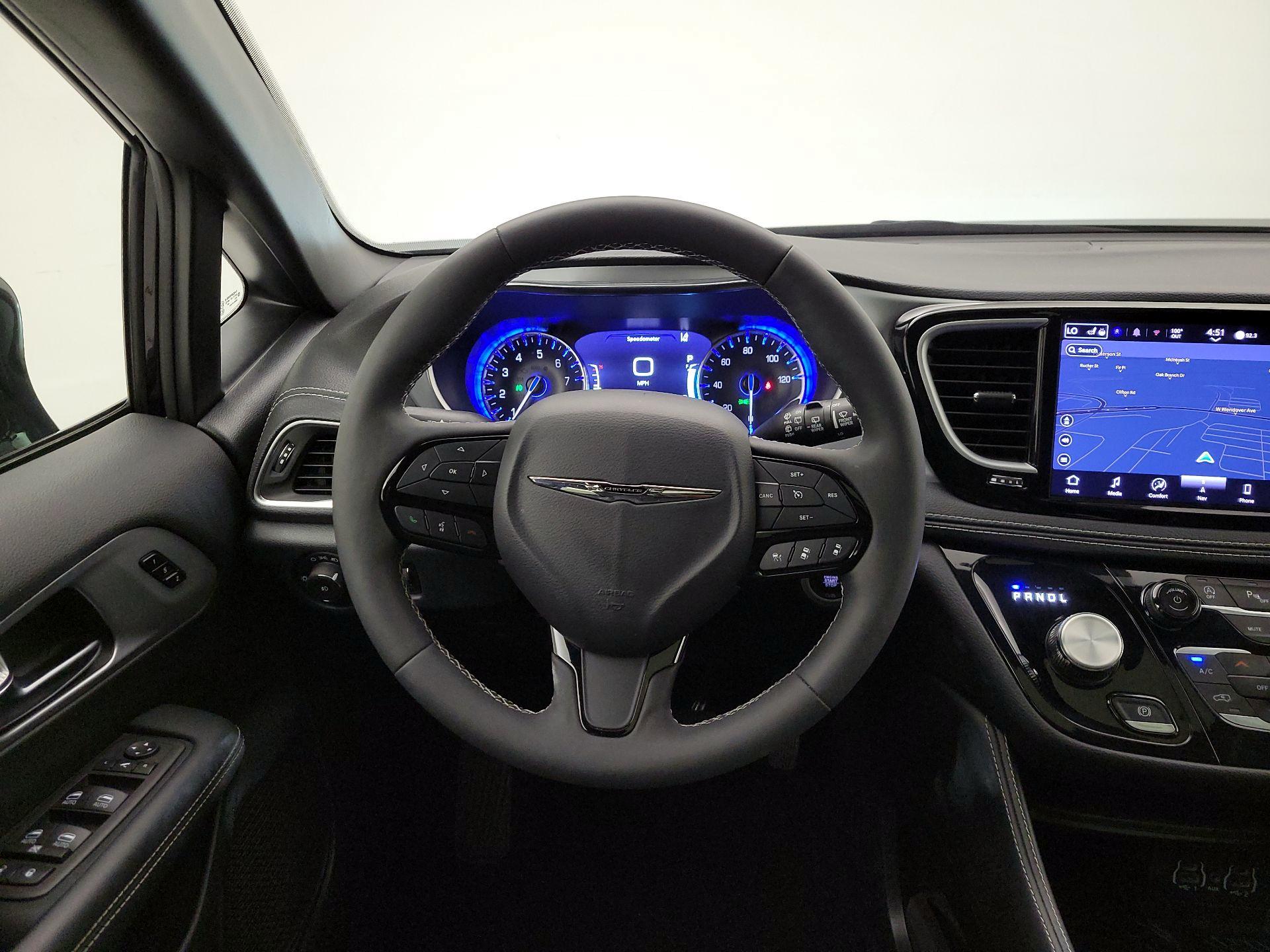 Thumbnail: 2025 Chrysler Pacifica - 10