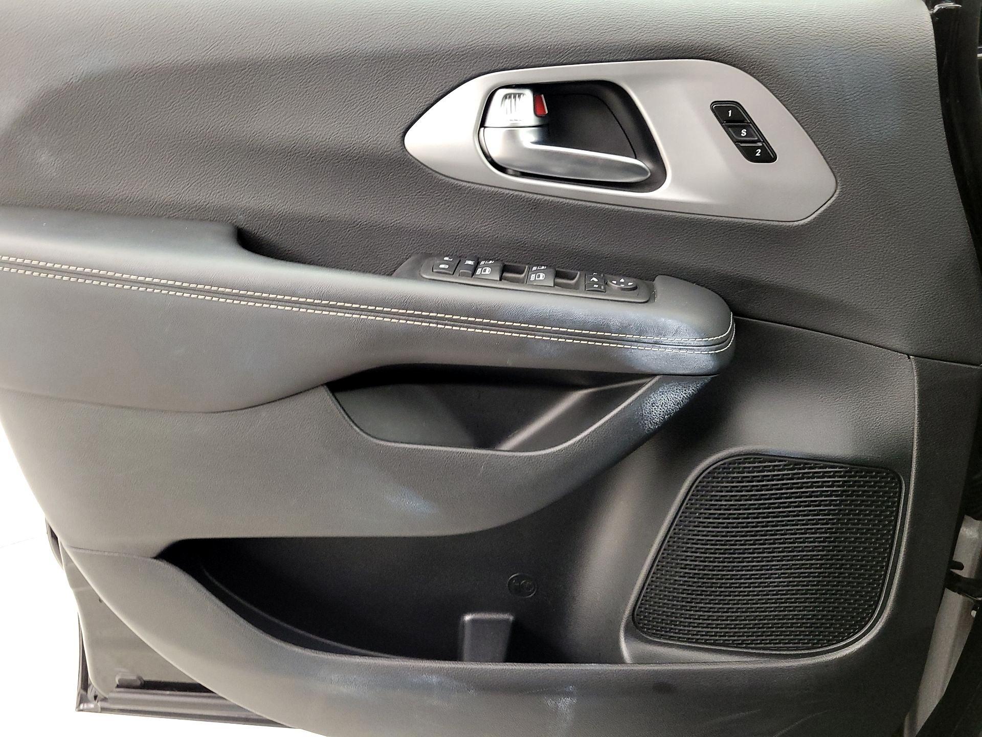 Thumbnail: 2025 Chrysler Pacifica - 12