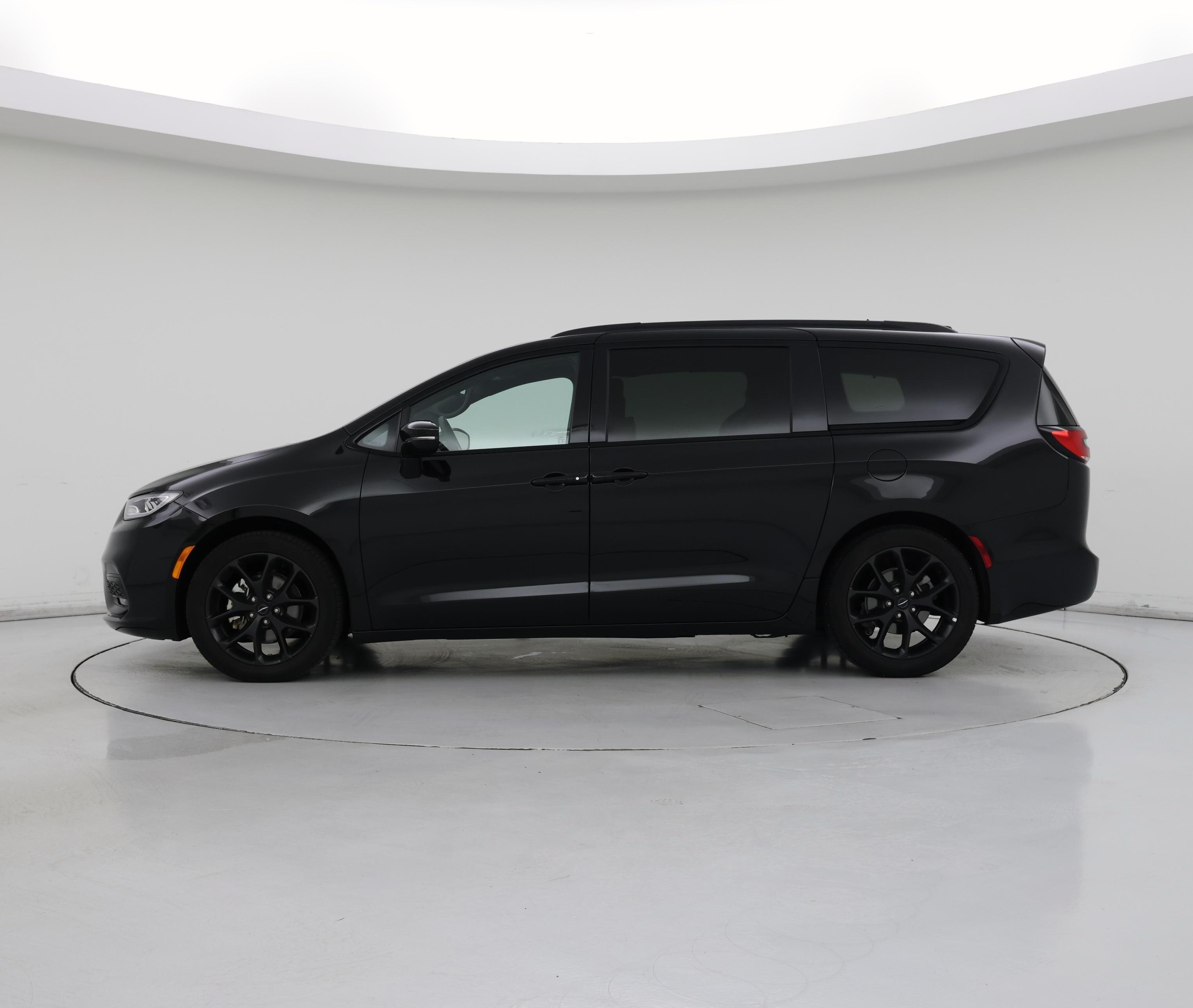 Thumbnail: 2025 Chrysler Pacifica - 3