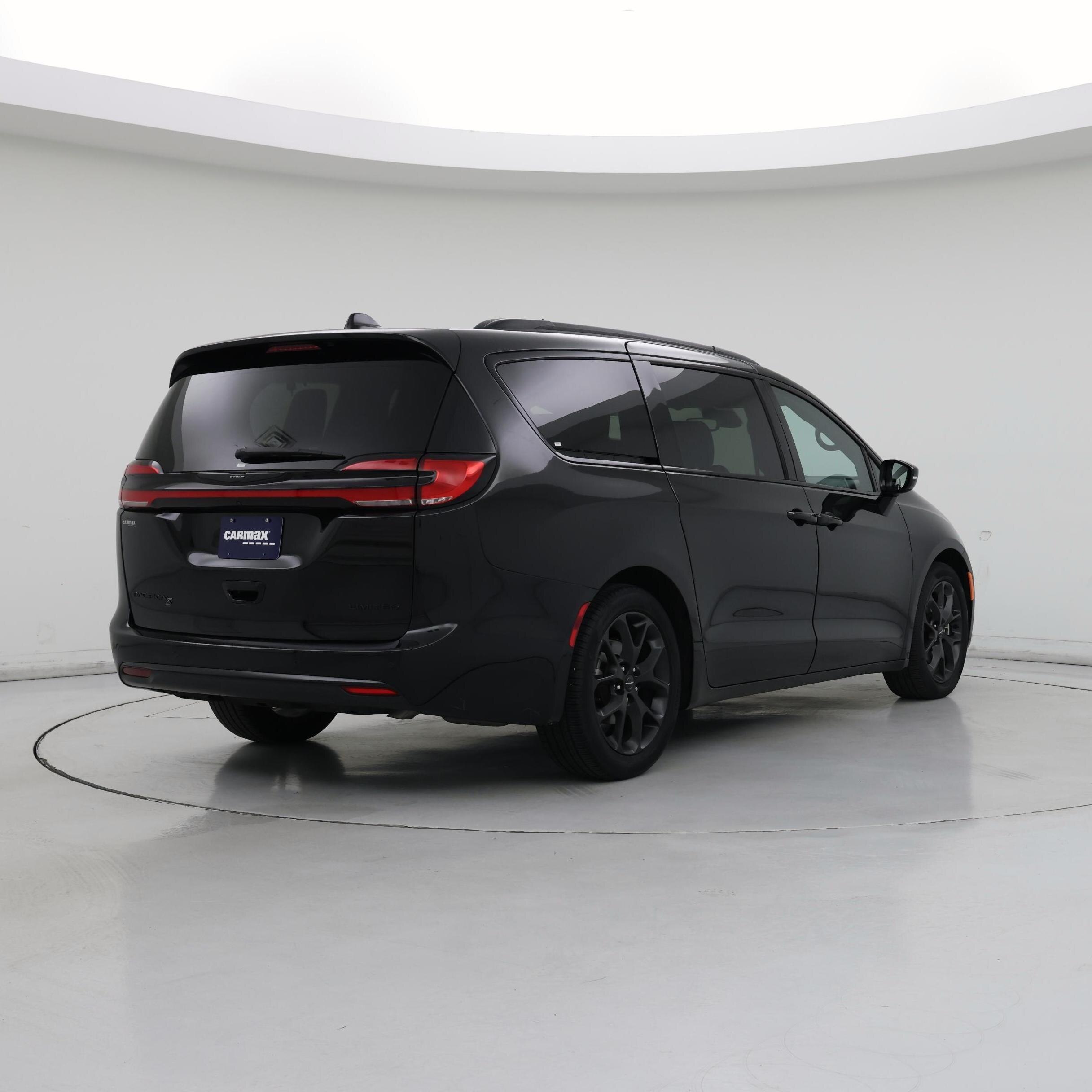 Thumbnail: 2025 Chrysler Pacifica - 8