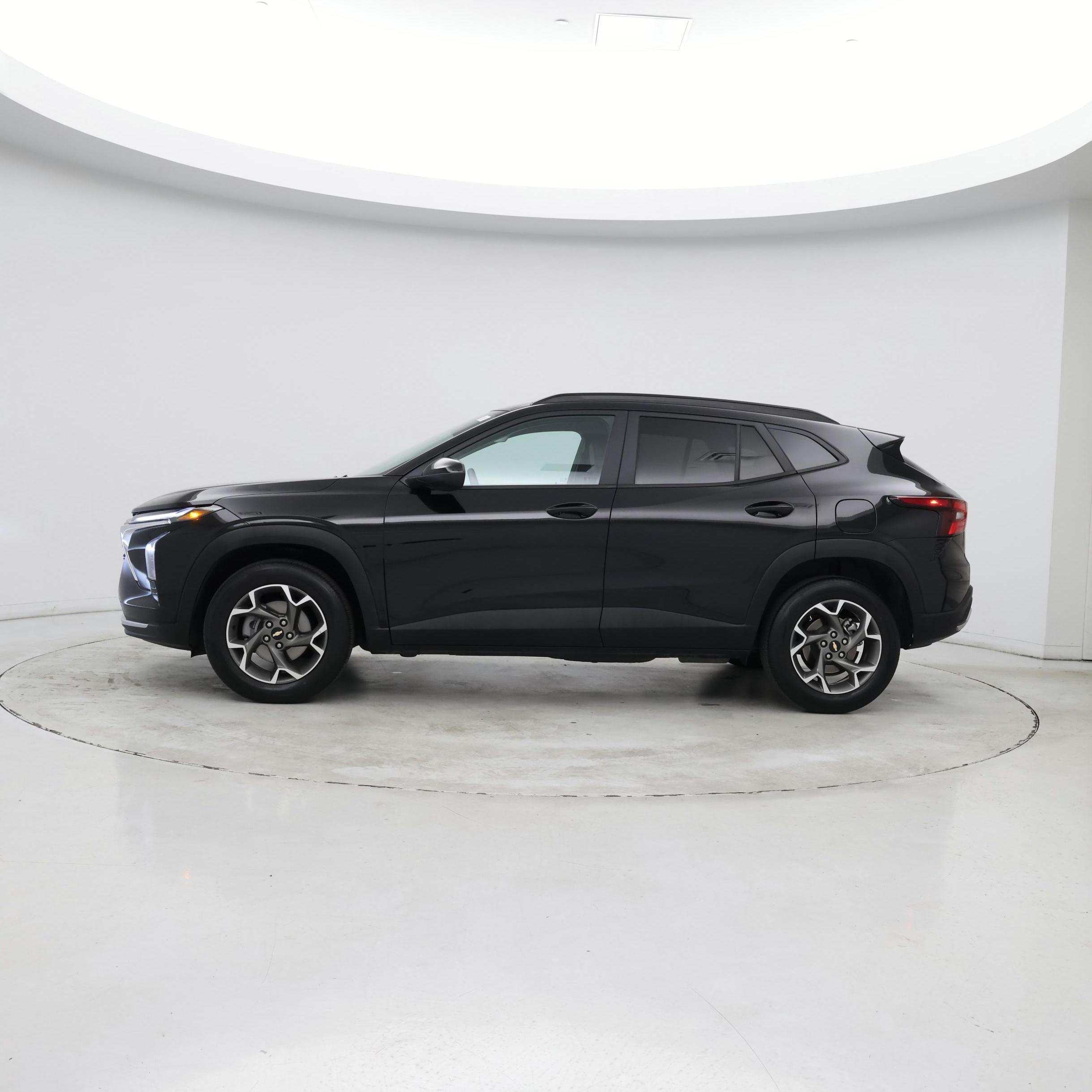 Thumbnail: 2025 Chevrolet Trax - 2