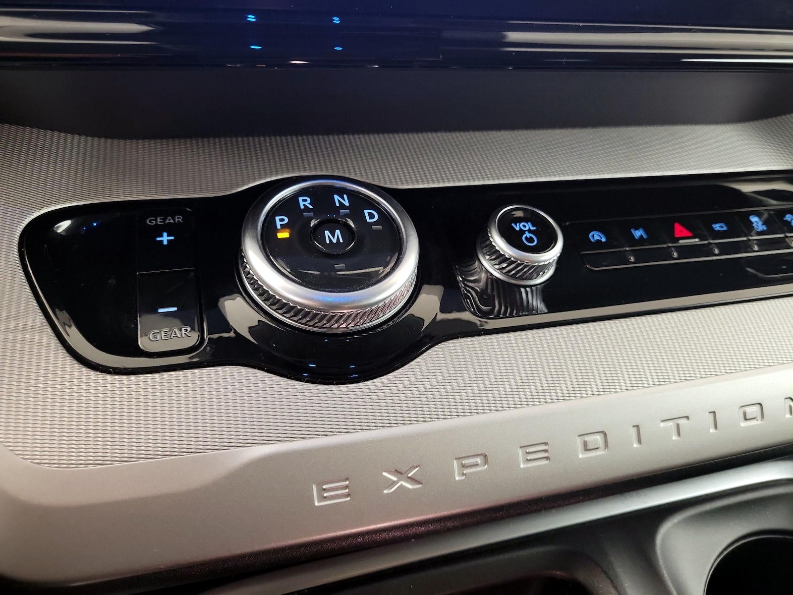 2025 Ford Expedition Active - Photo 19