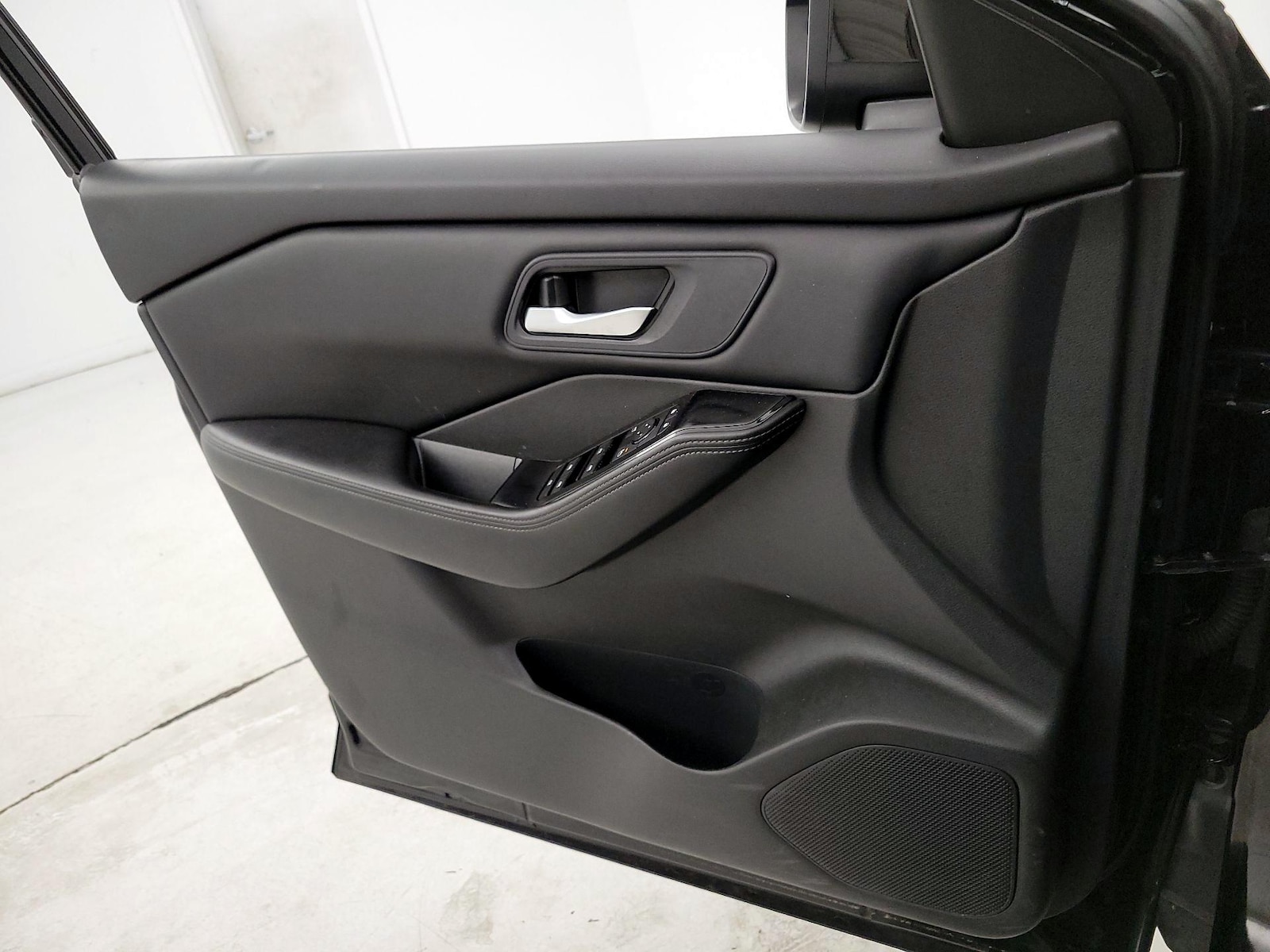 2024 Nissan Rogue SV - Photo 13