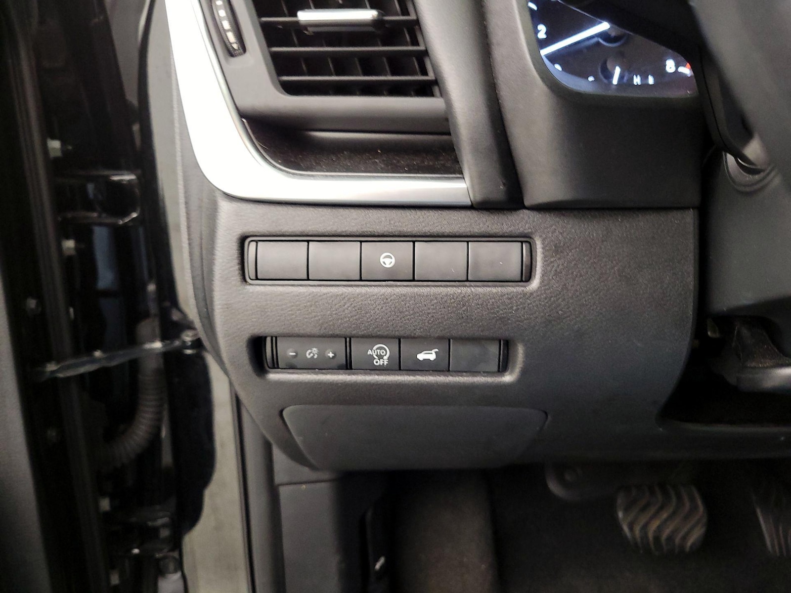 2024 Nissan Rogue SV - Photo 14