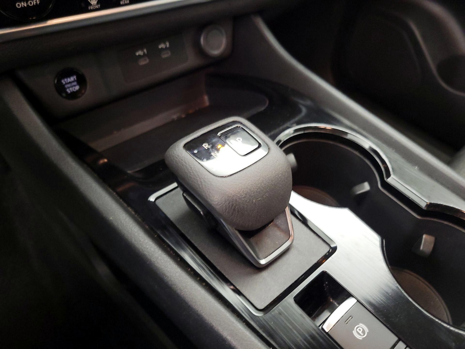 2024 Nissan Rogue SV - Photo 18