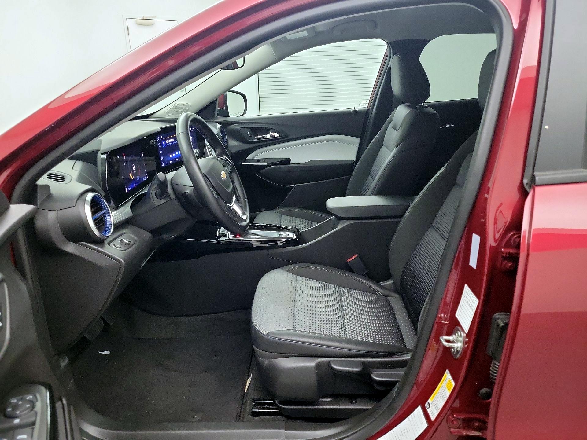 Thumbnail: 2025 Chevrolet Trax - 11