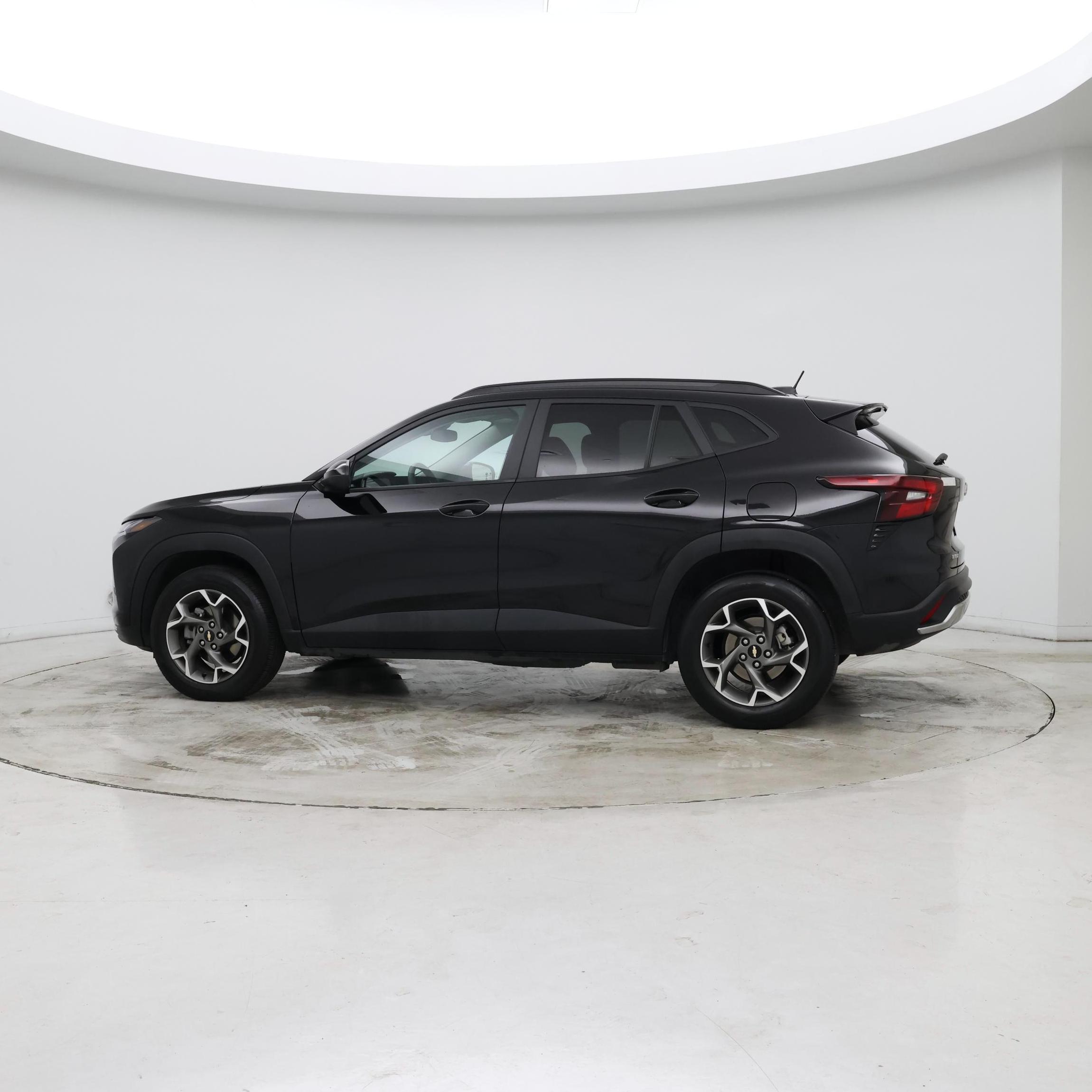 Thumbnail: 2025 Chevrolet Trax - 3