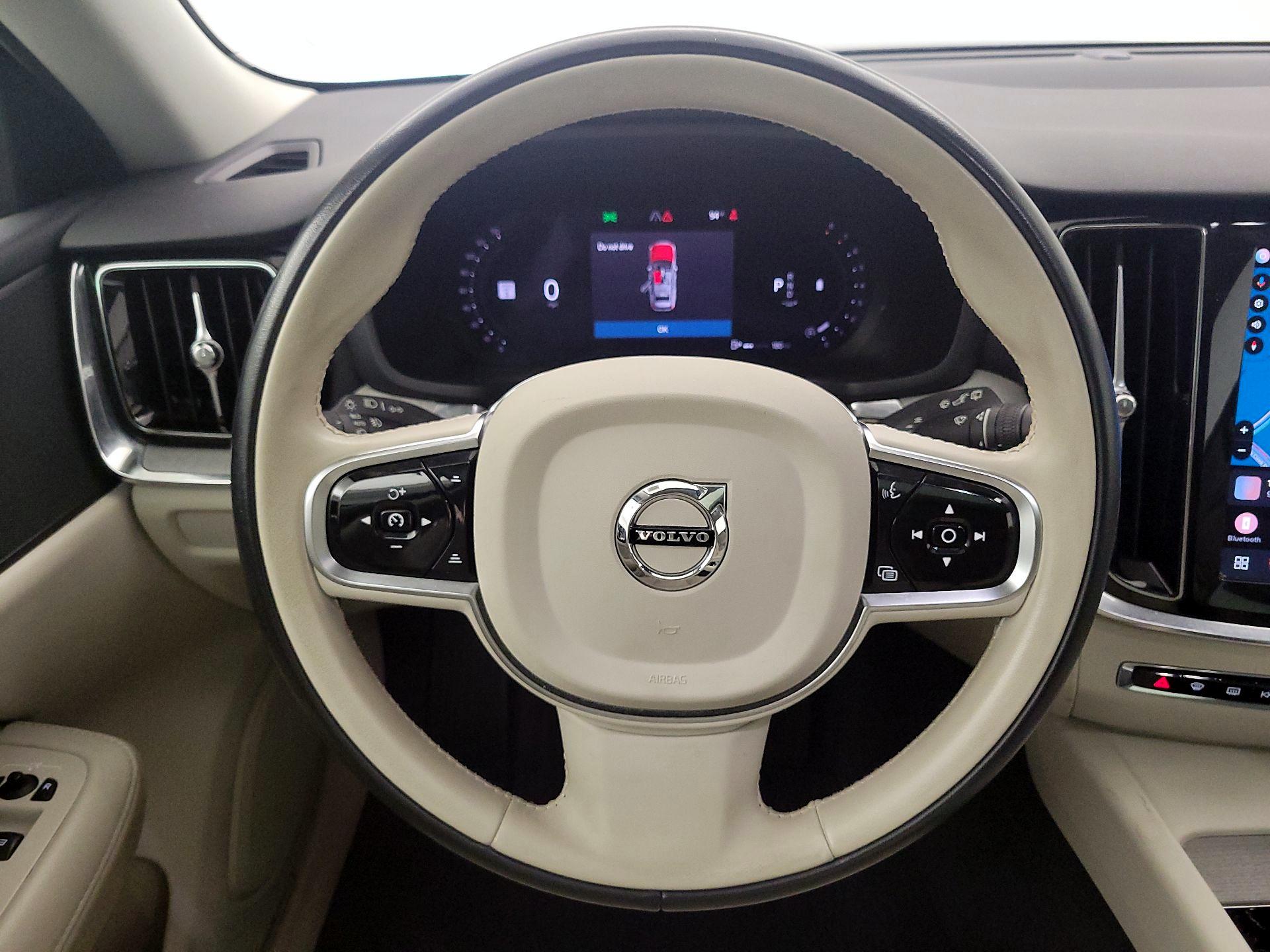 Thumbnail: 2025 Volvo S60 - 10