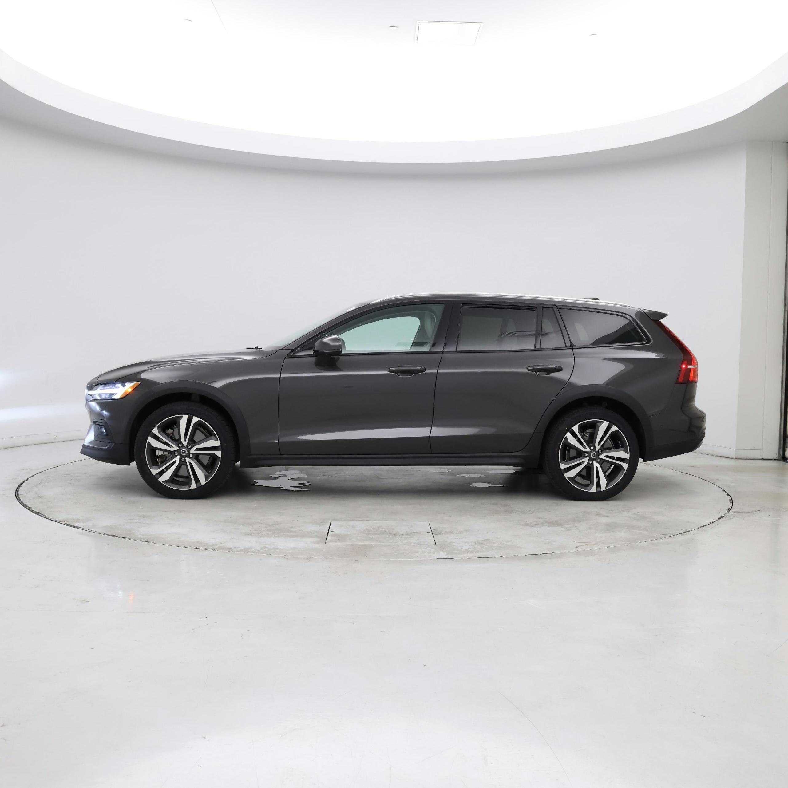 Thumbnail: 2025 Volvo S60 - 2
