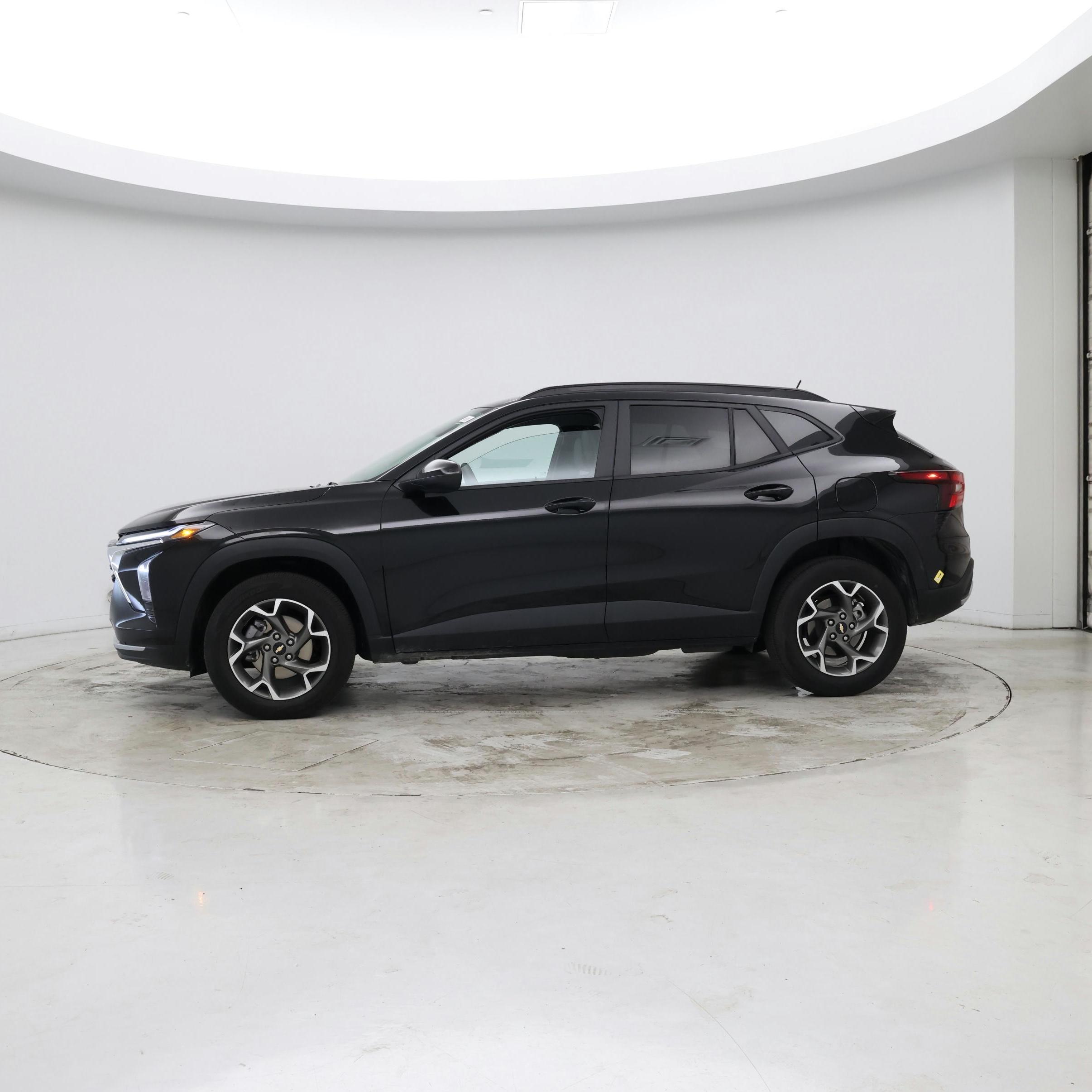 Thumbnail: 2025 Chevrolet Trax - 2