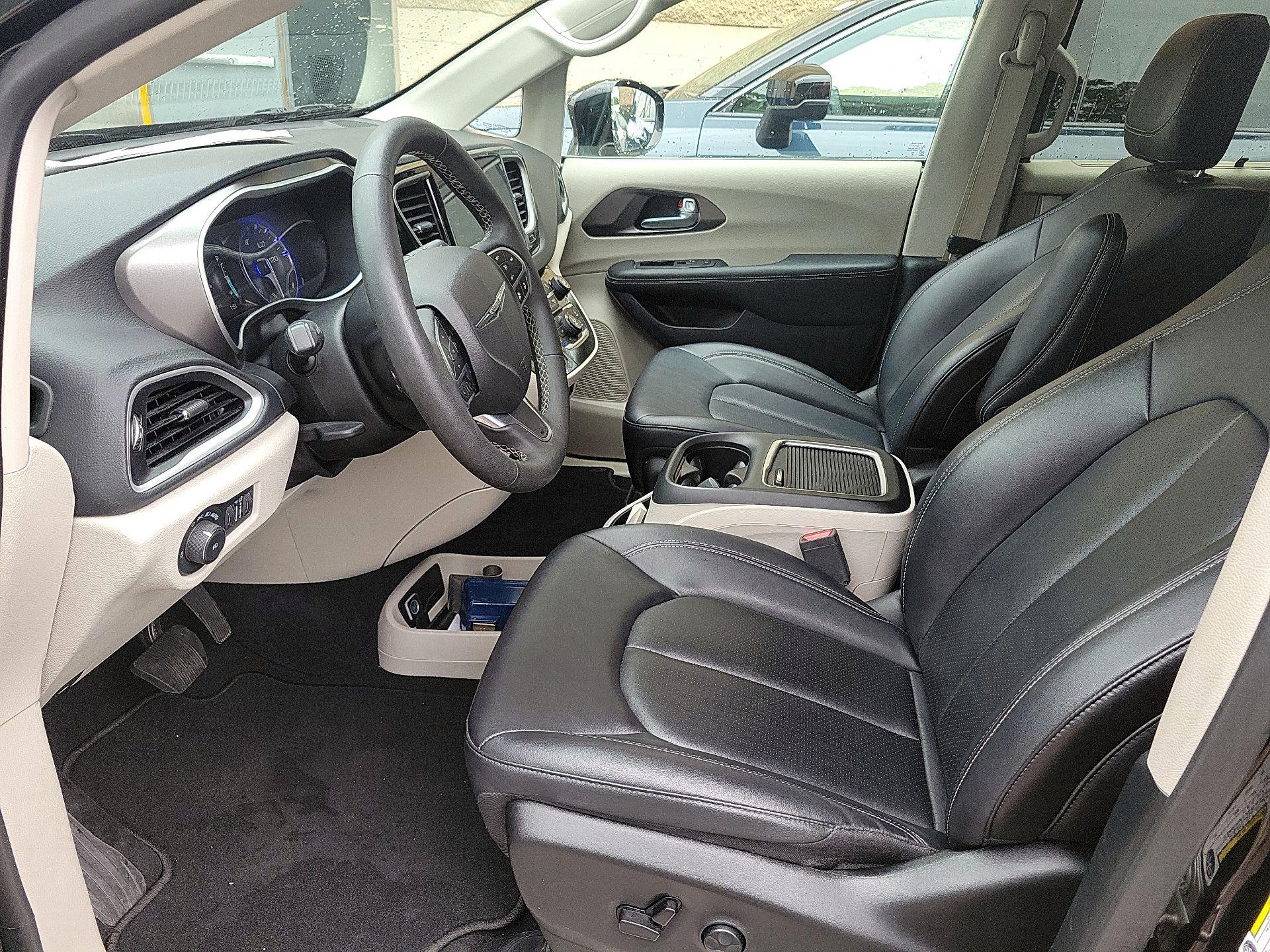 Thumbnail: 2024 Chrysler Pacifica - 9