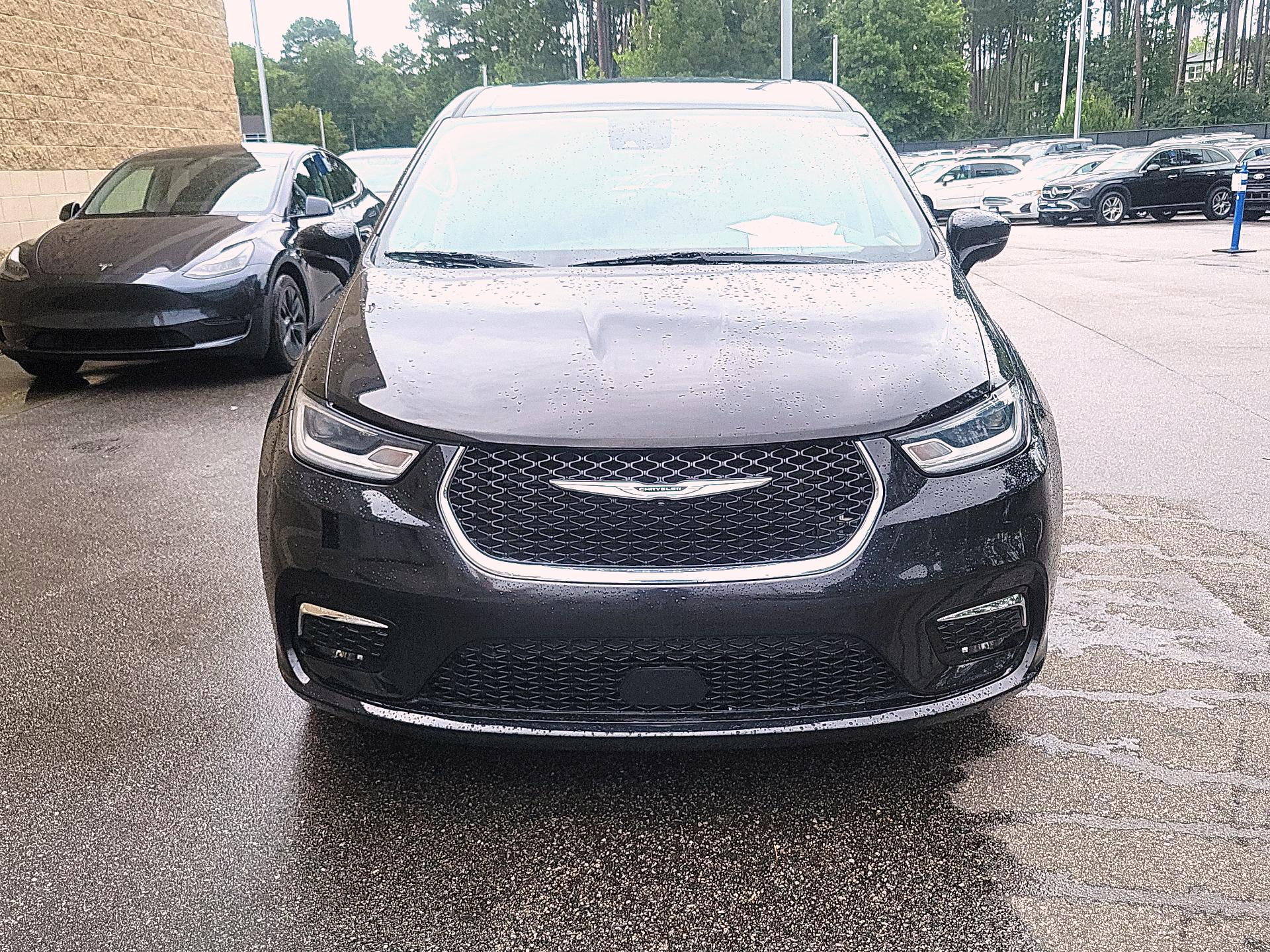 Thumbnail: 2024 Chrysler Pacifica - 2