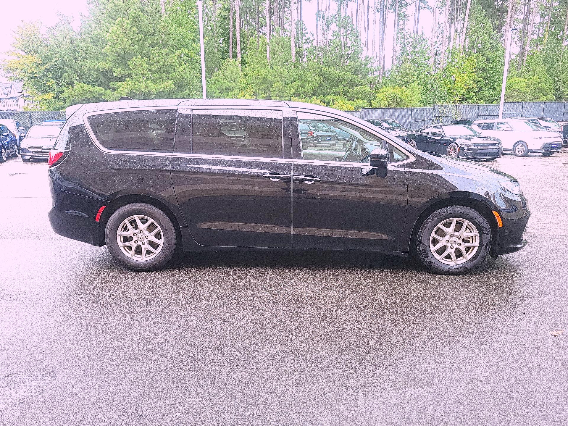 Thumbnail: 2024 Chrysler Pacifica - 4