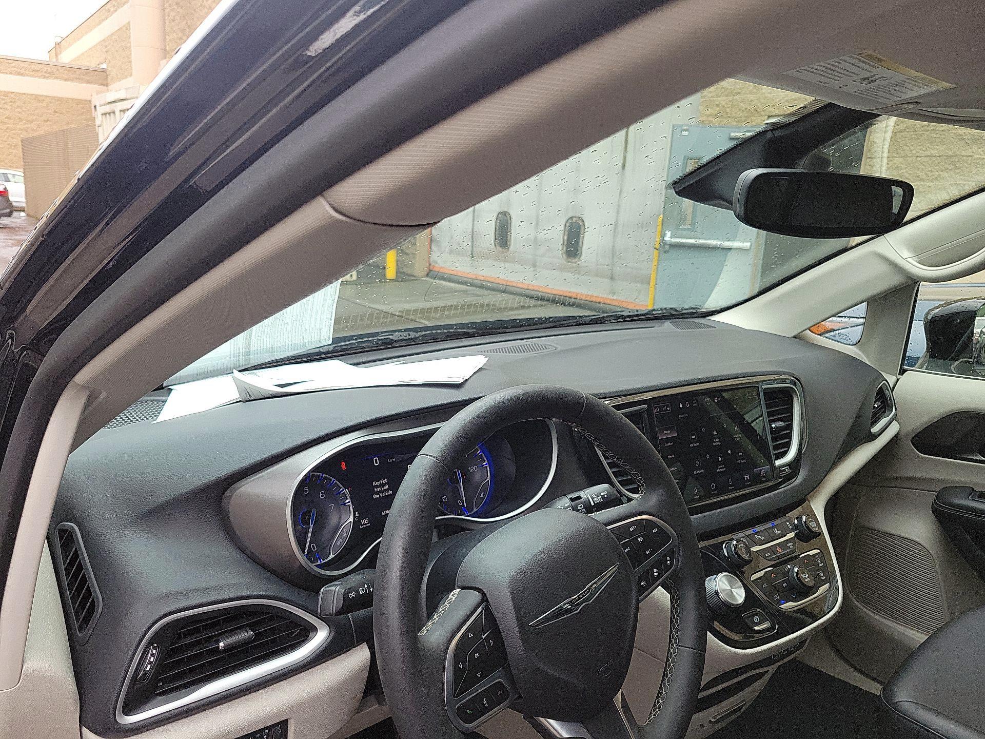 Thumbnail: 2024 Chrysler Pacifica - 8