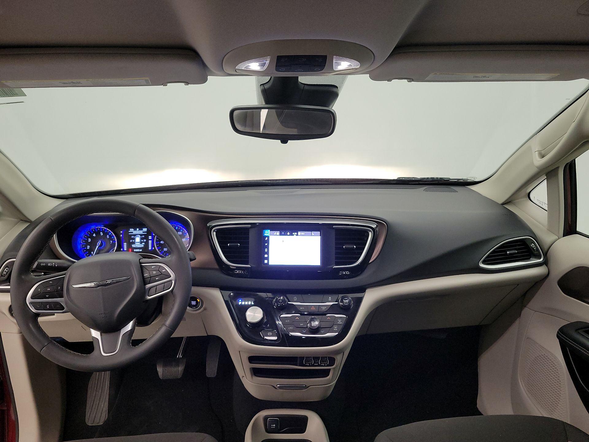 Thumbnail: 2023 Chrysler Voyager - 9