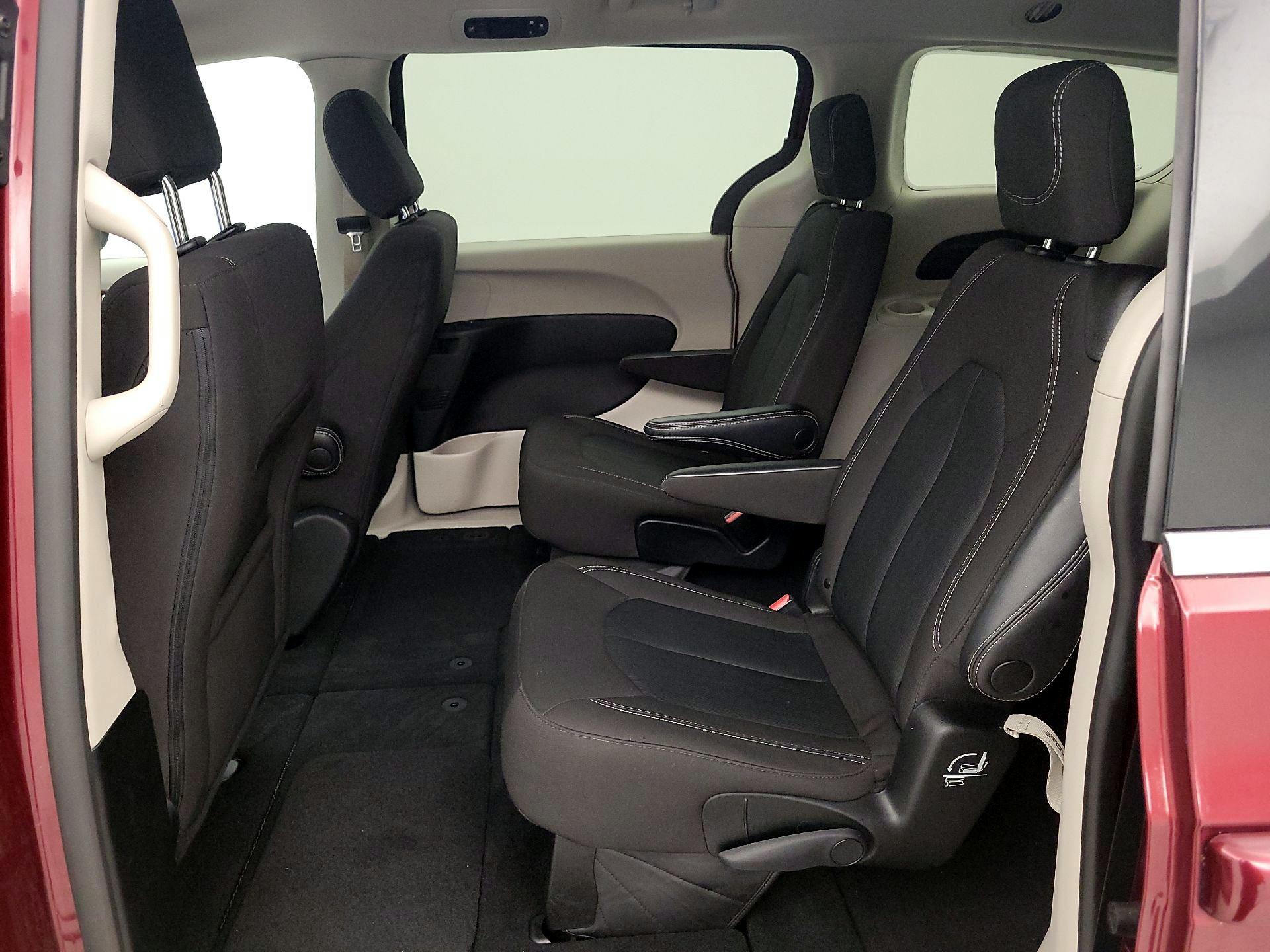 Thumbnail: 2023 Chrysler Voyager - 19