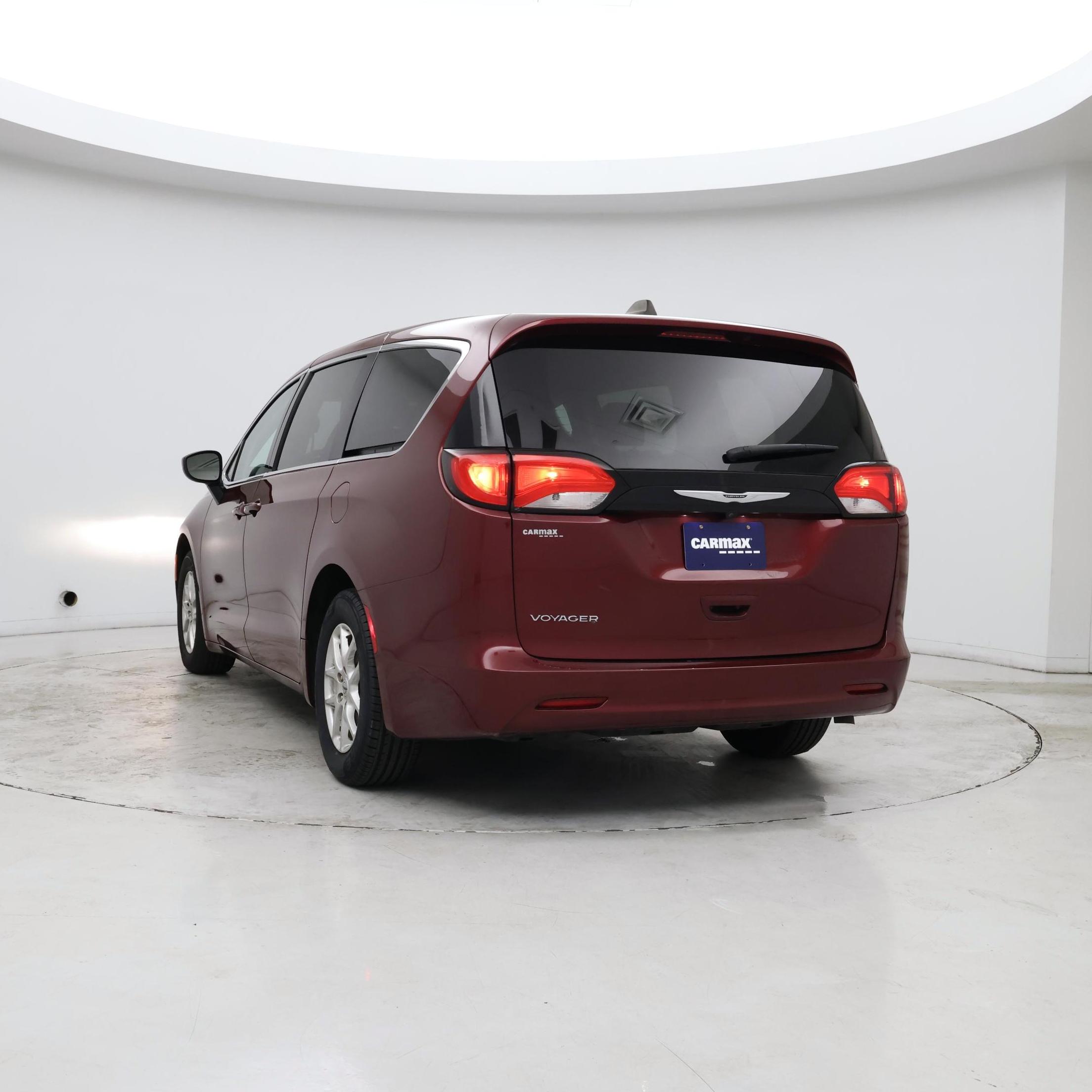 Thumbnail: 2023 Chrysler Voyager - 3