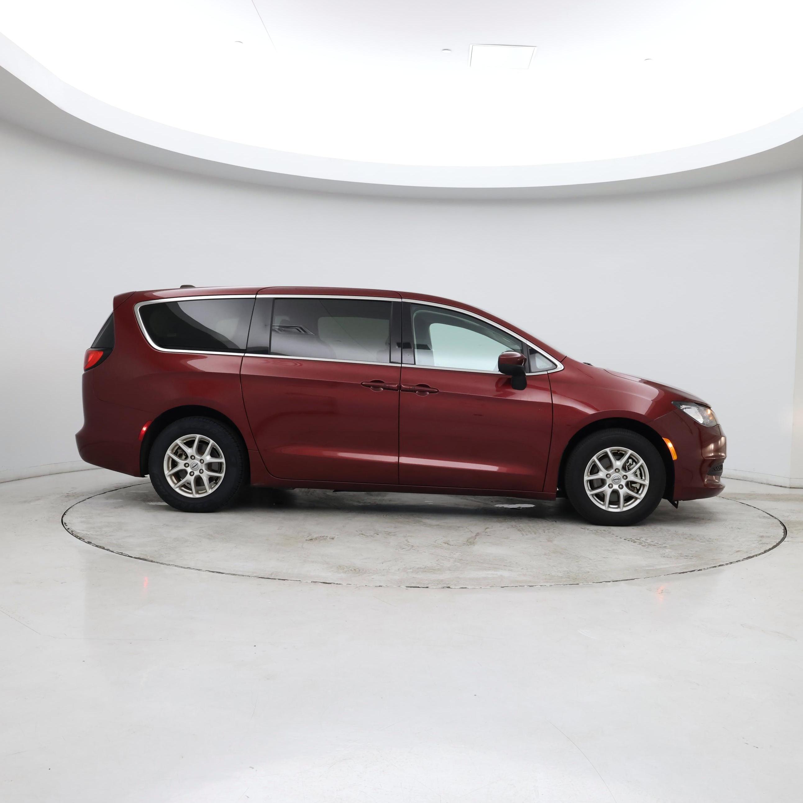 Thumbnail: 2023 Chrysler Voyager - 7