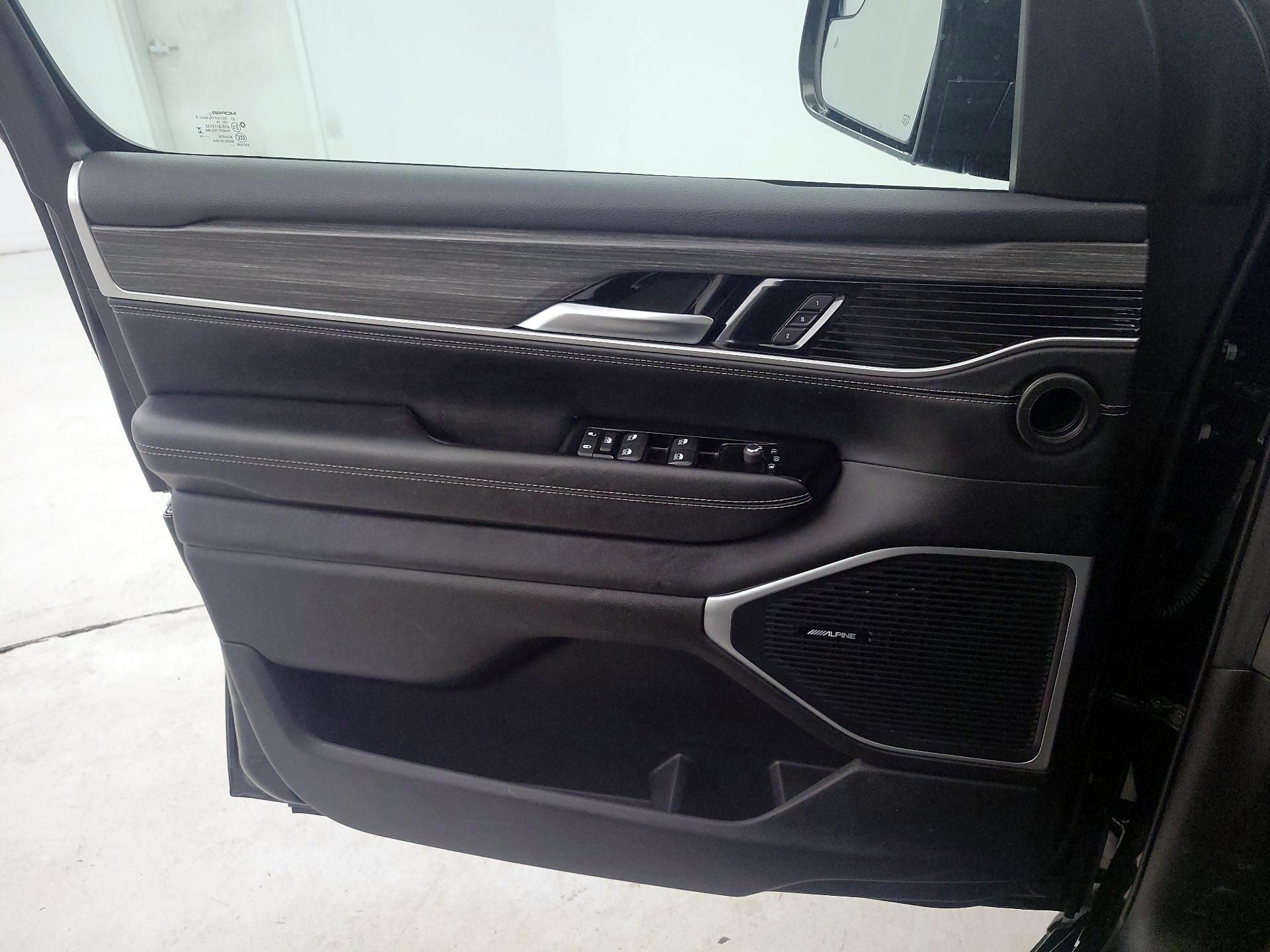 Thumbnail: 2024 Jeep Wagoneer - 12