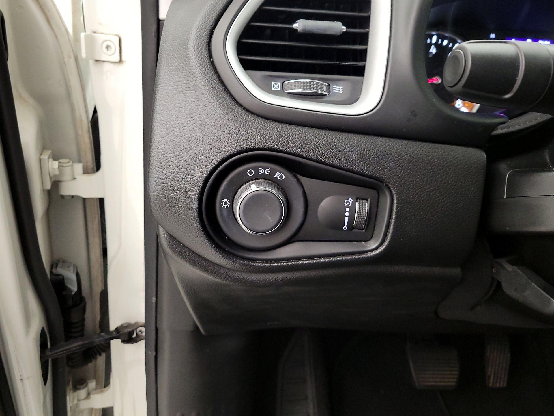 Thumbnail: 2018 Jeep Renegade - 13