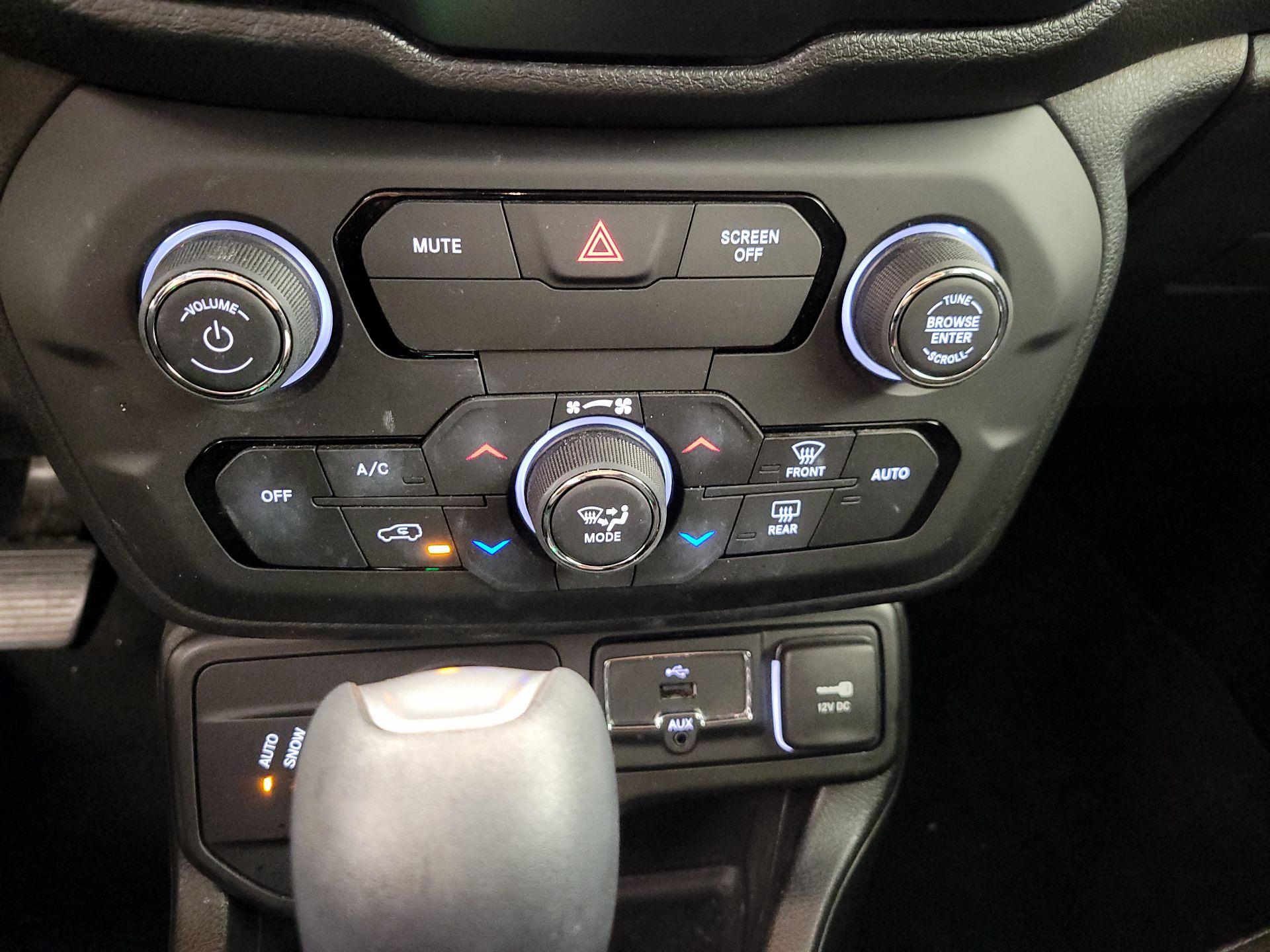 Thumbnail: 2018 Jeep Renegade - 16