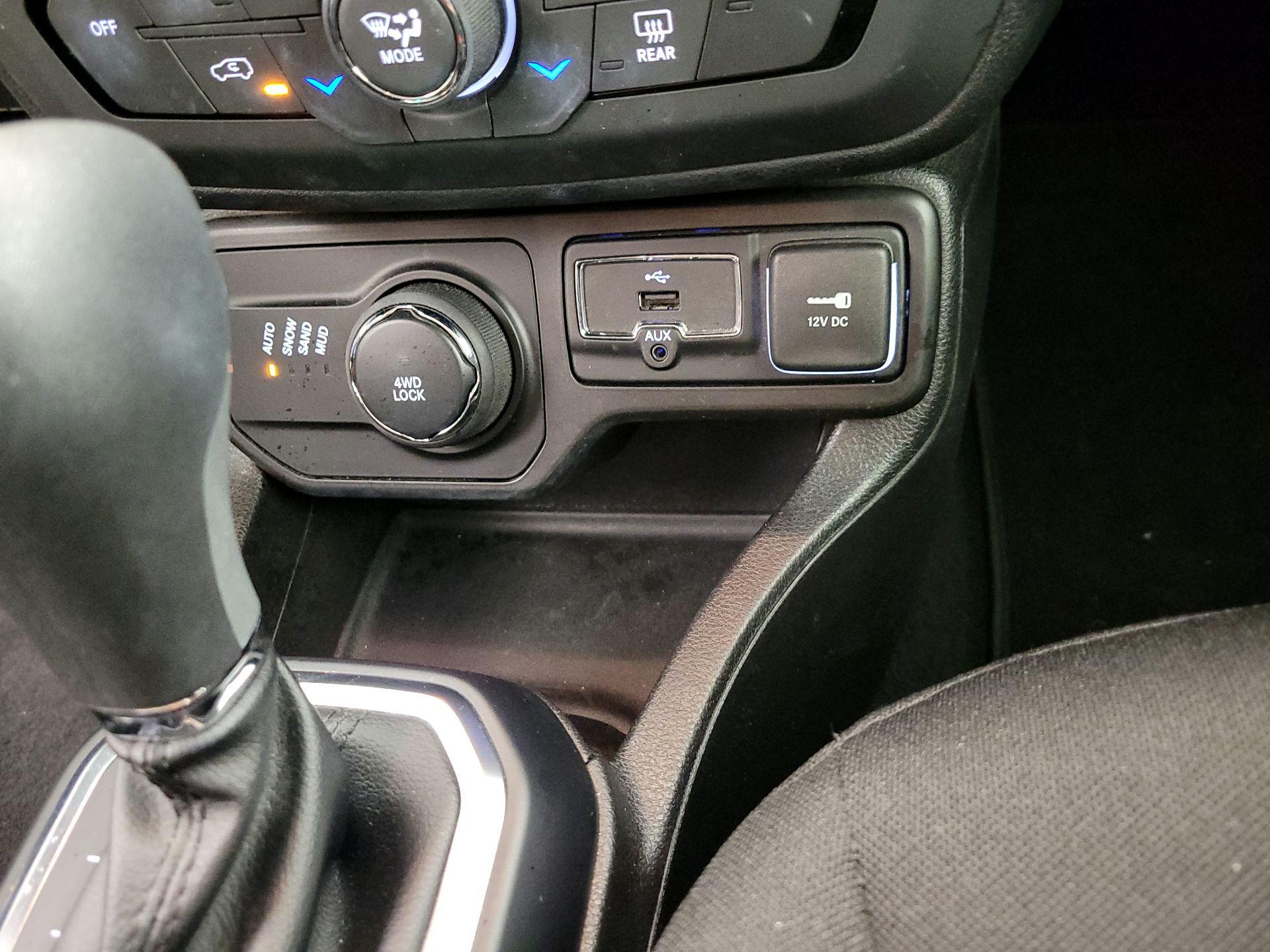 Thumbnail: 2018 Jeep Renegade - 18