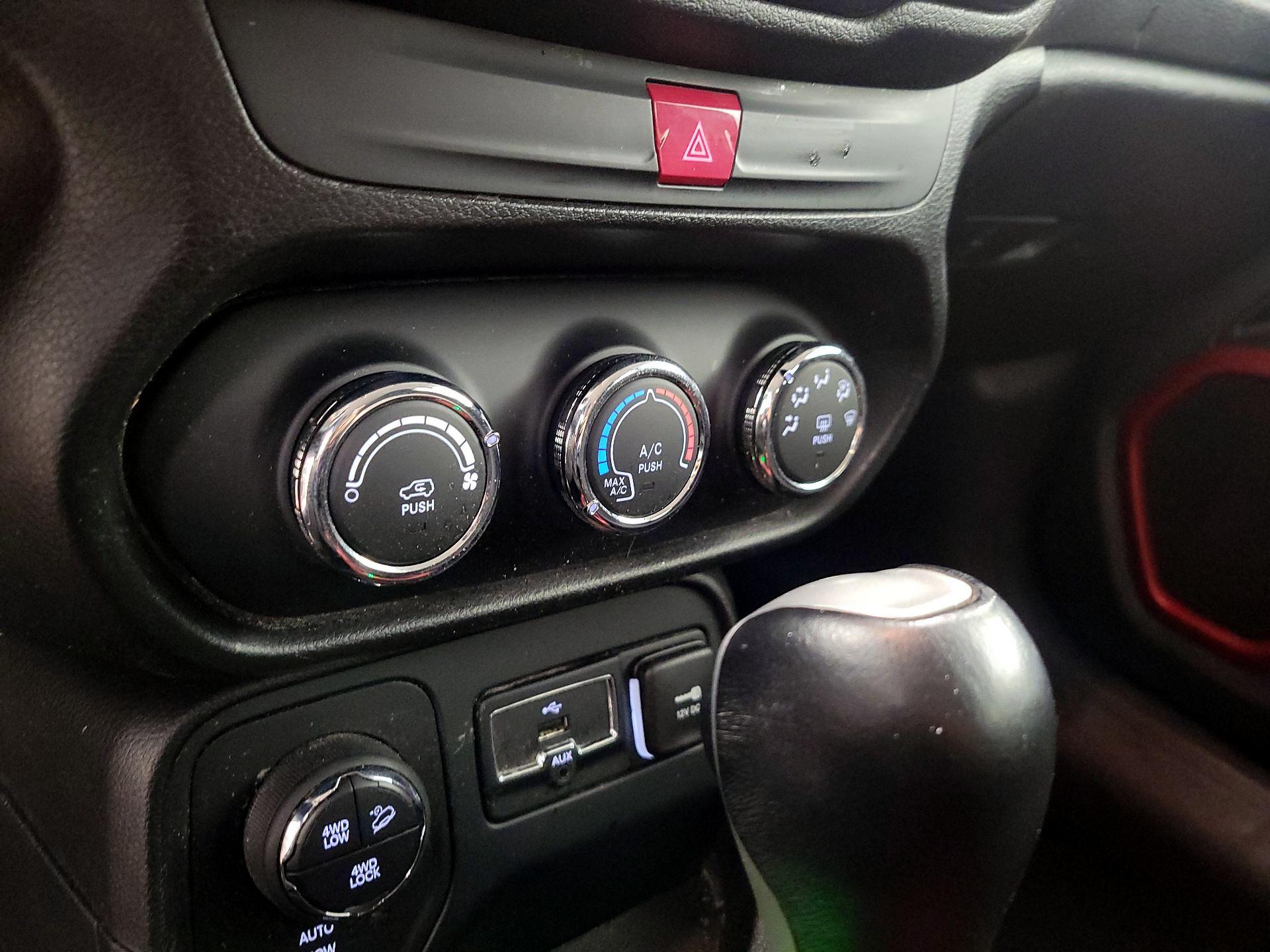 Thumbnail: 2017 Jeep Renegade - 16