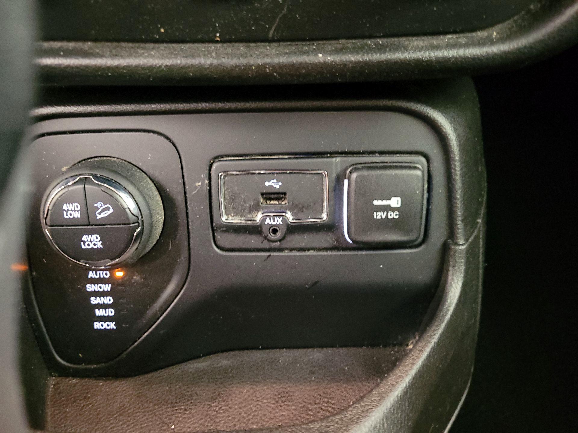 Thumbnail: 2017 Jeep Renegade - 18