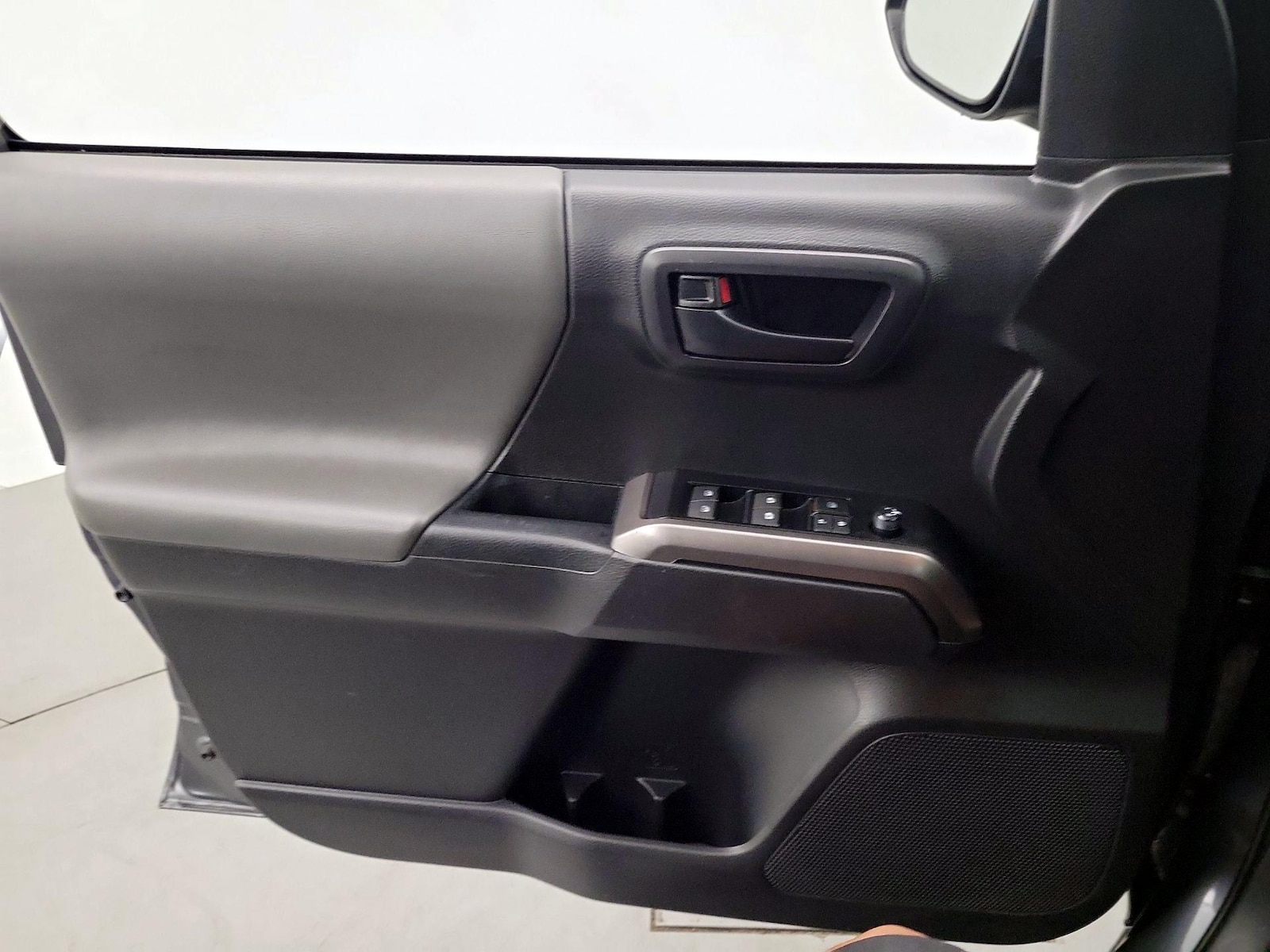 2023 Toyota Tacoma SR5 - Photo 13