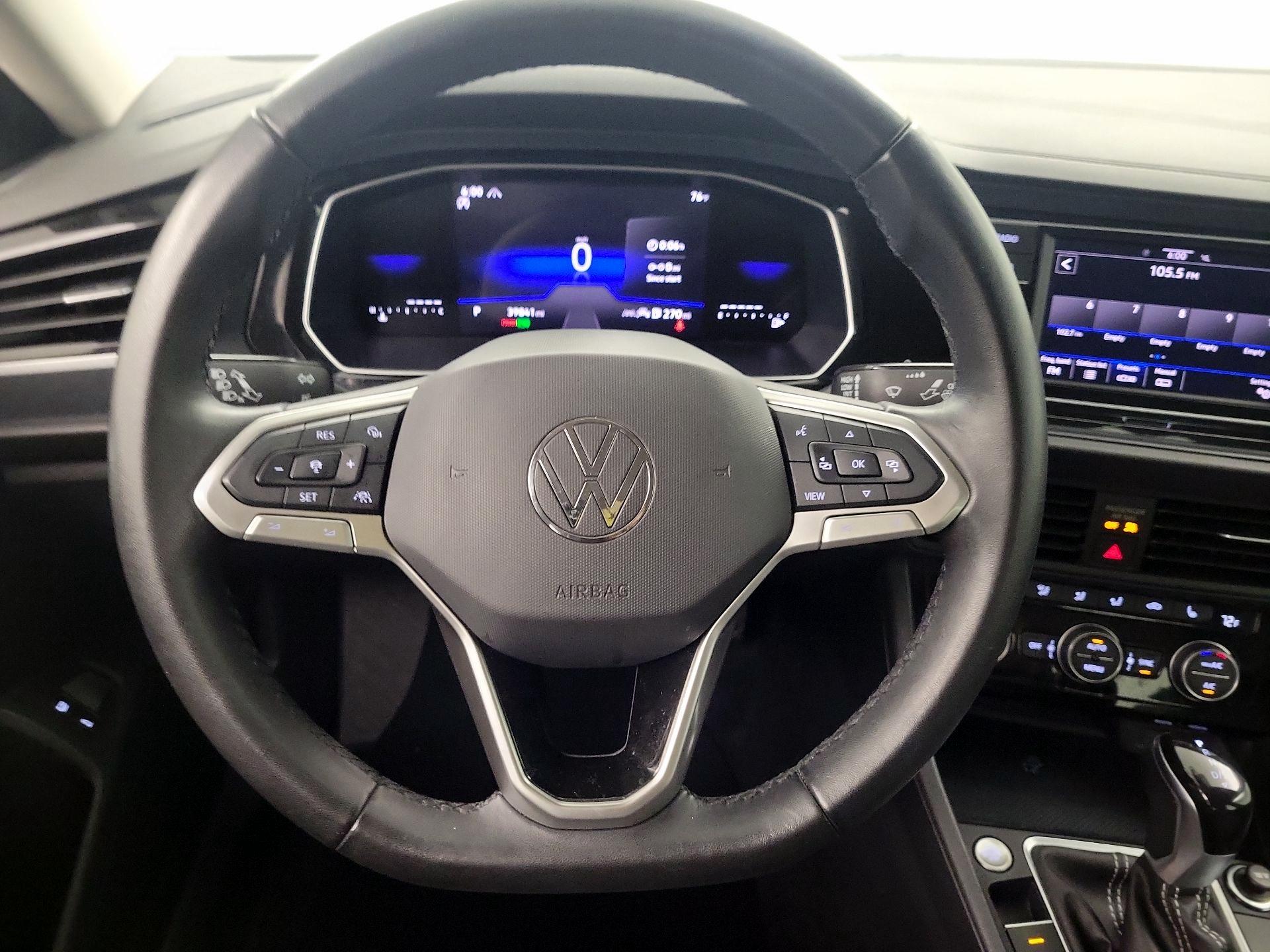 Thumbnail: 2024 Volkswagen Jetta - 10
