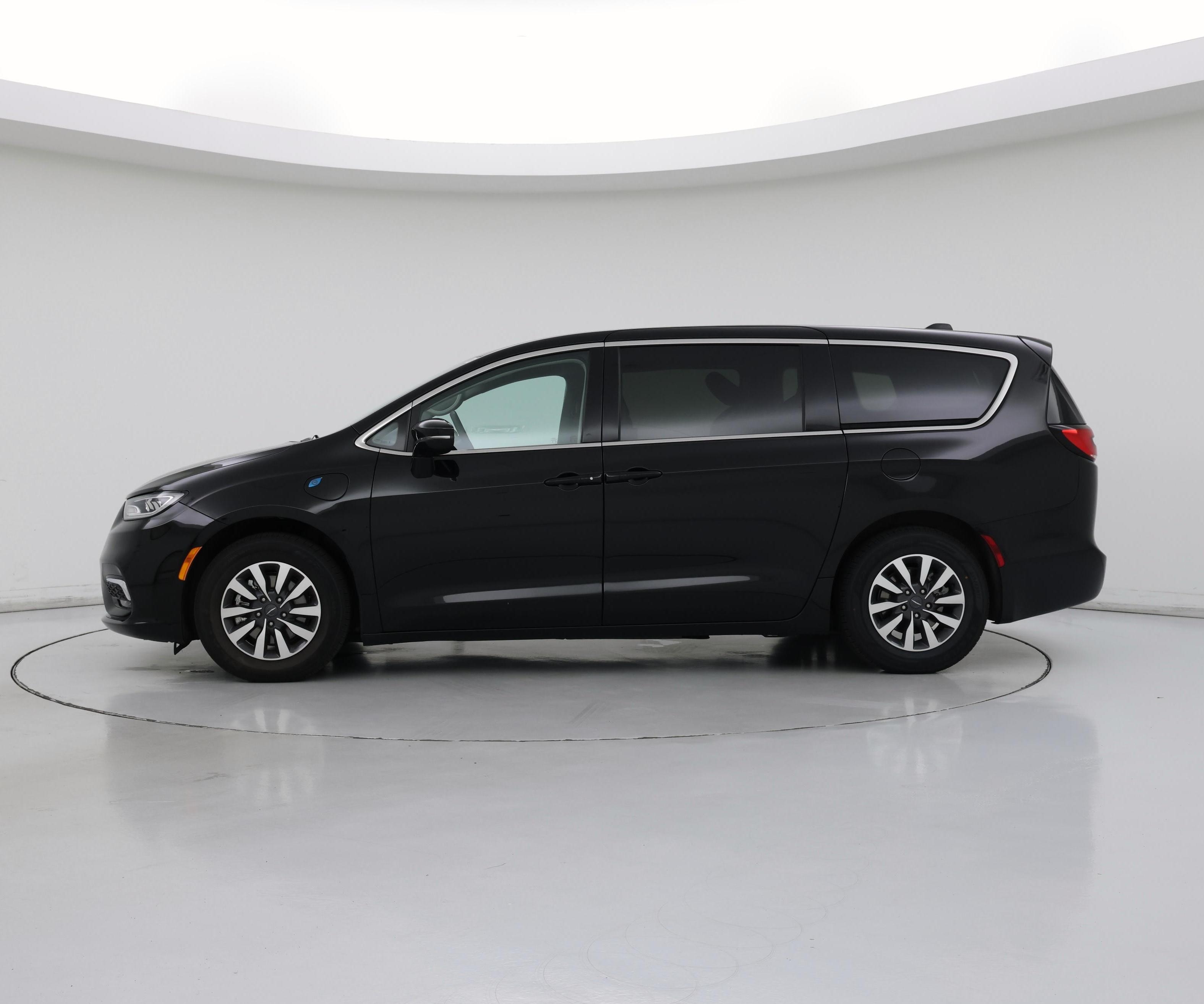 Thumbnail: 2024 Chrysler Pacifica - 3
