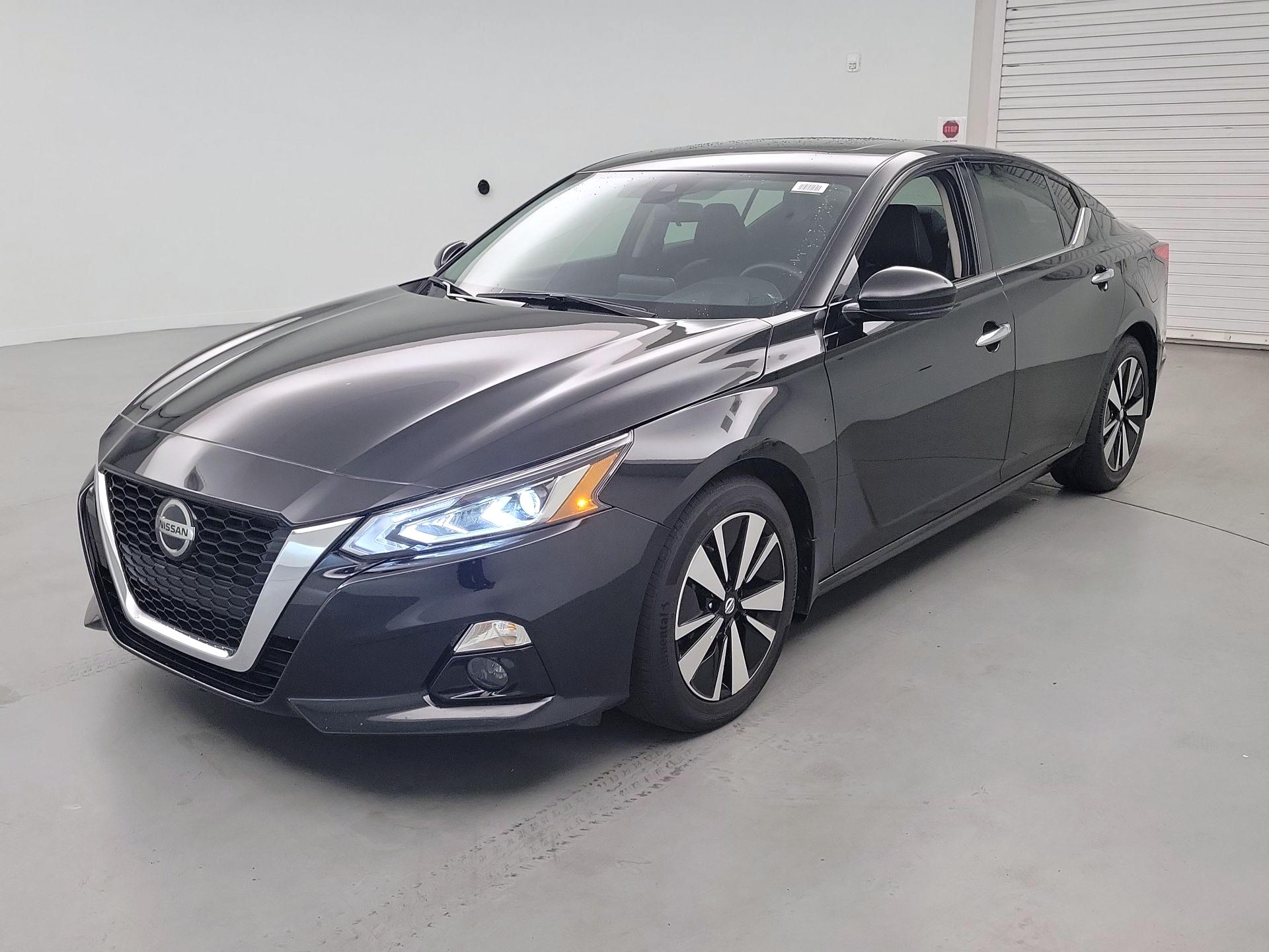 Thumbnail: 2021 Nissan Altima - 3
