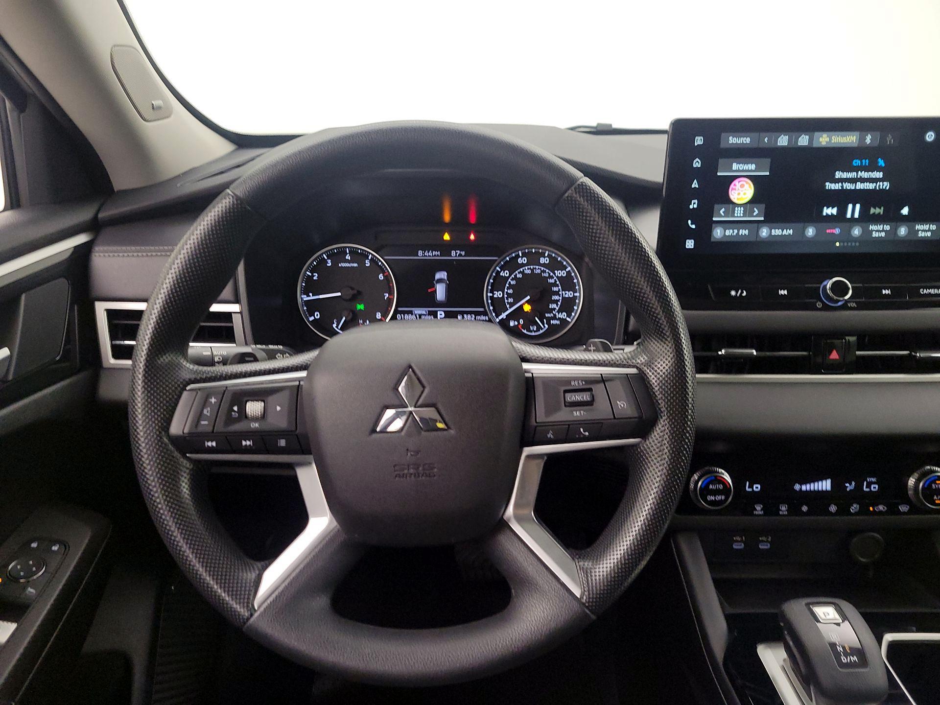 Thumbnail: 2025 Mitsubishi Outlander - 10