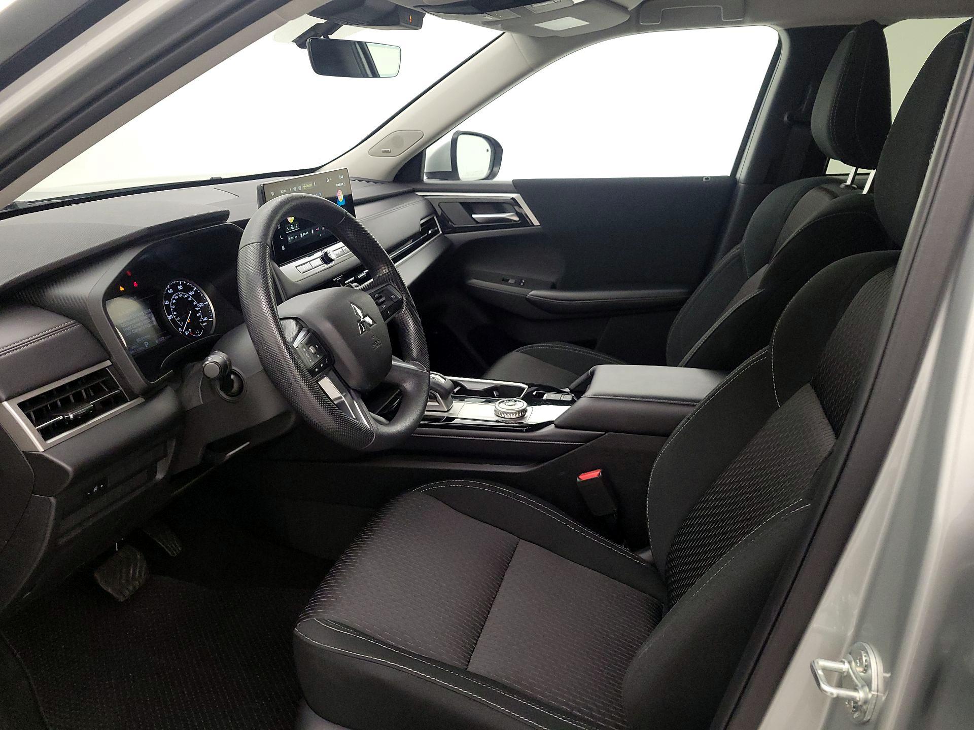 Thumbnail: 2025 Mitsubishi Outlander - 11