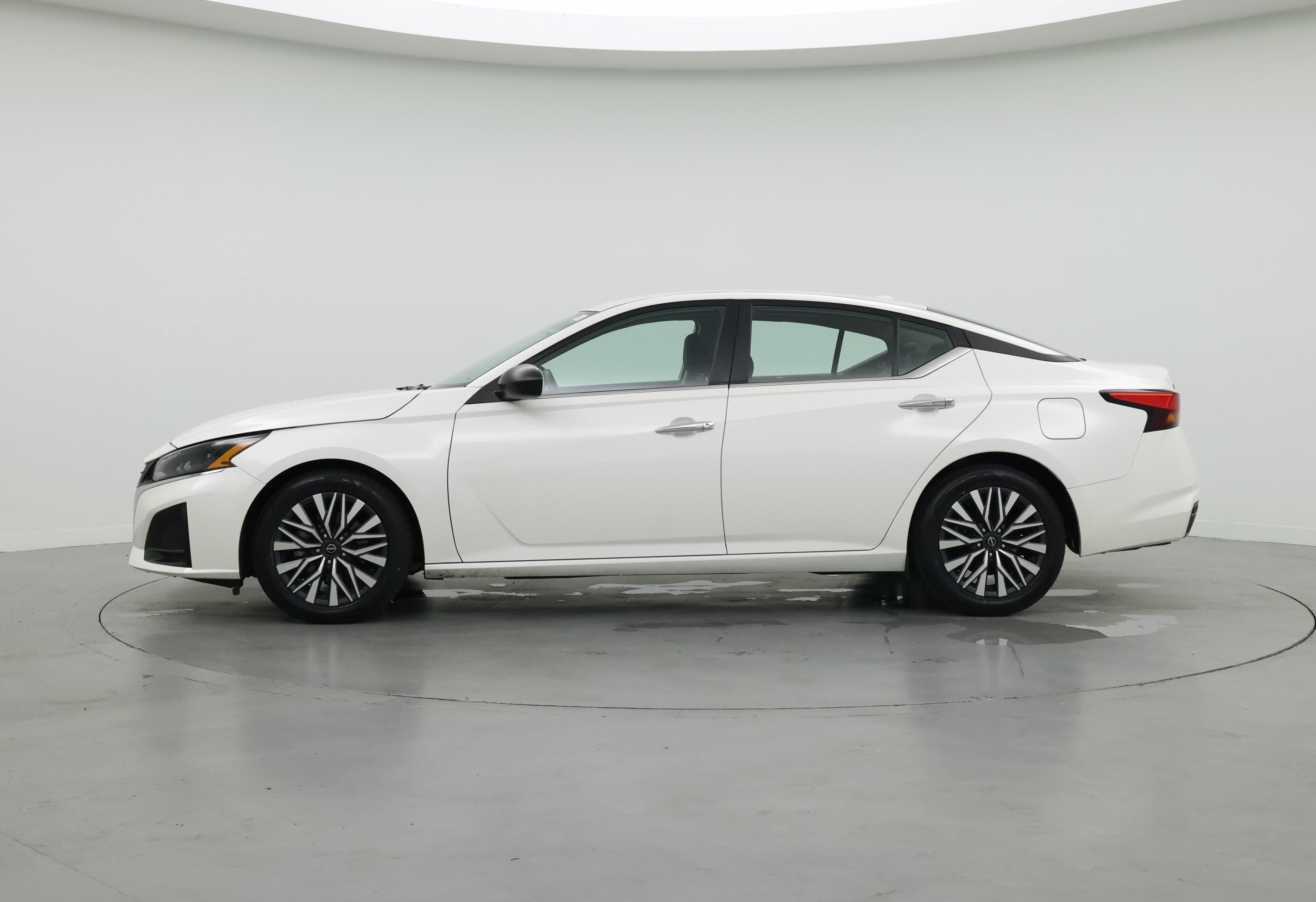 Thumbnail: 2024 Nissan Altima - 3